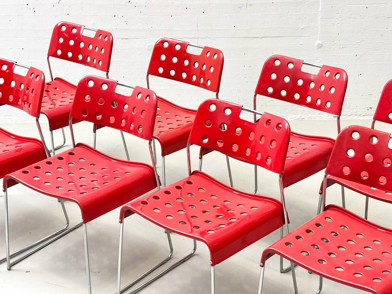 Set_of_6_Red_Omstak_chairs_by_British_designer_Rodney_Kinsman_for_Bieffeplast,_1980s