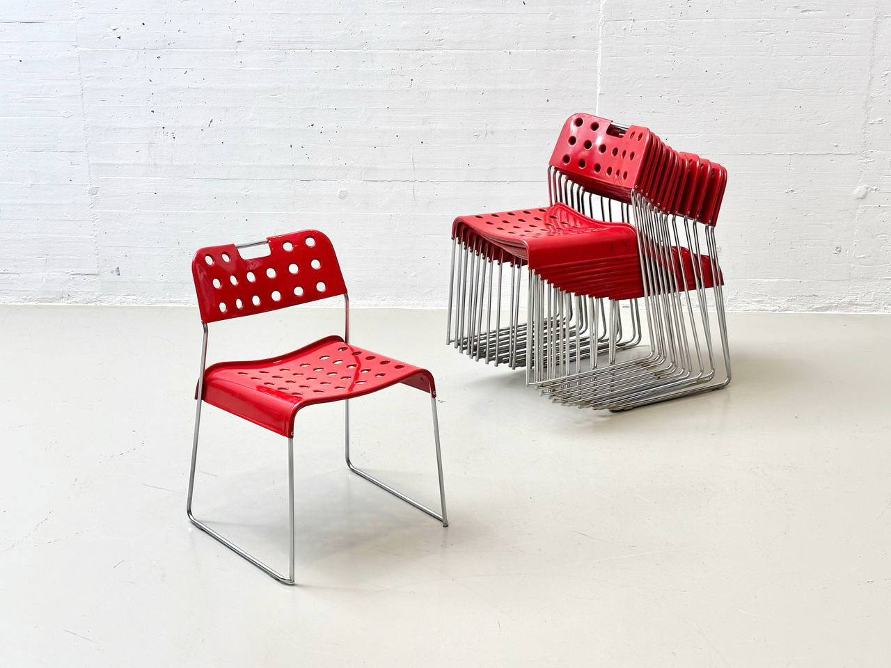 Set_of_6_Red_Omstak_chairs_by_British_designer_Rodney_Kinsman_for_Bieffeplast,_1980s