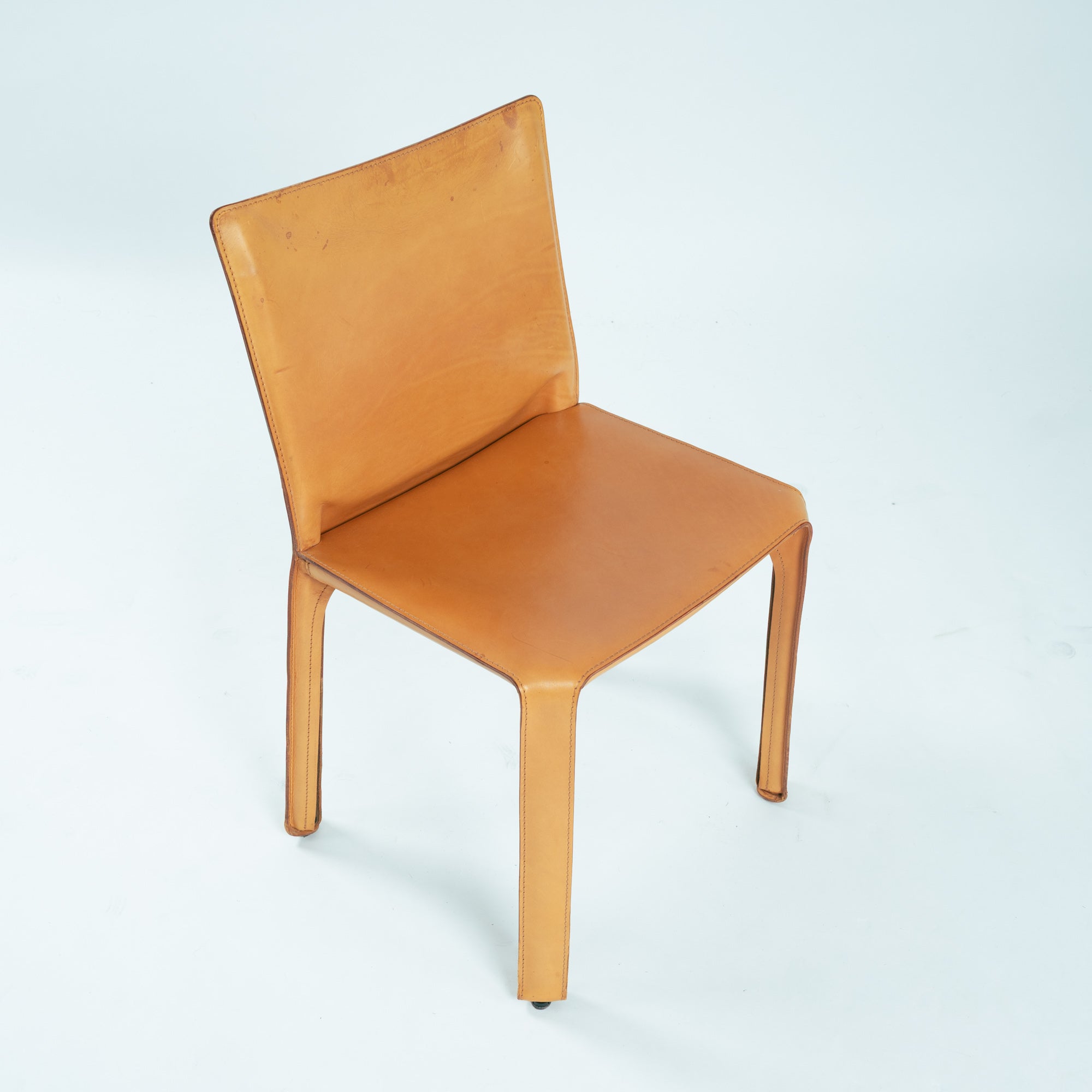 Set_of_6_Mario_Bellini_Model_412_Cab_Dining_Chairs_in_Cognac_Leather_for_Cassina,_Italy