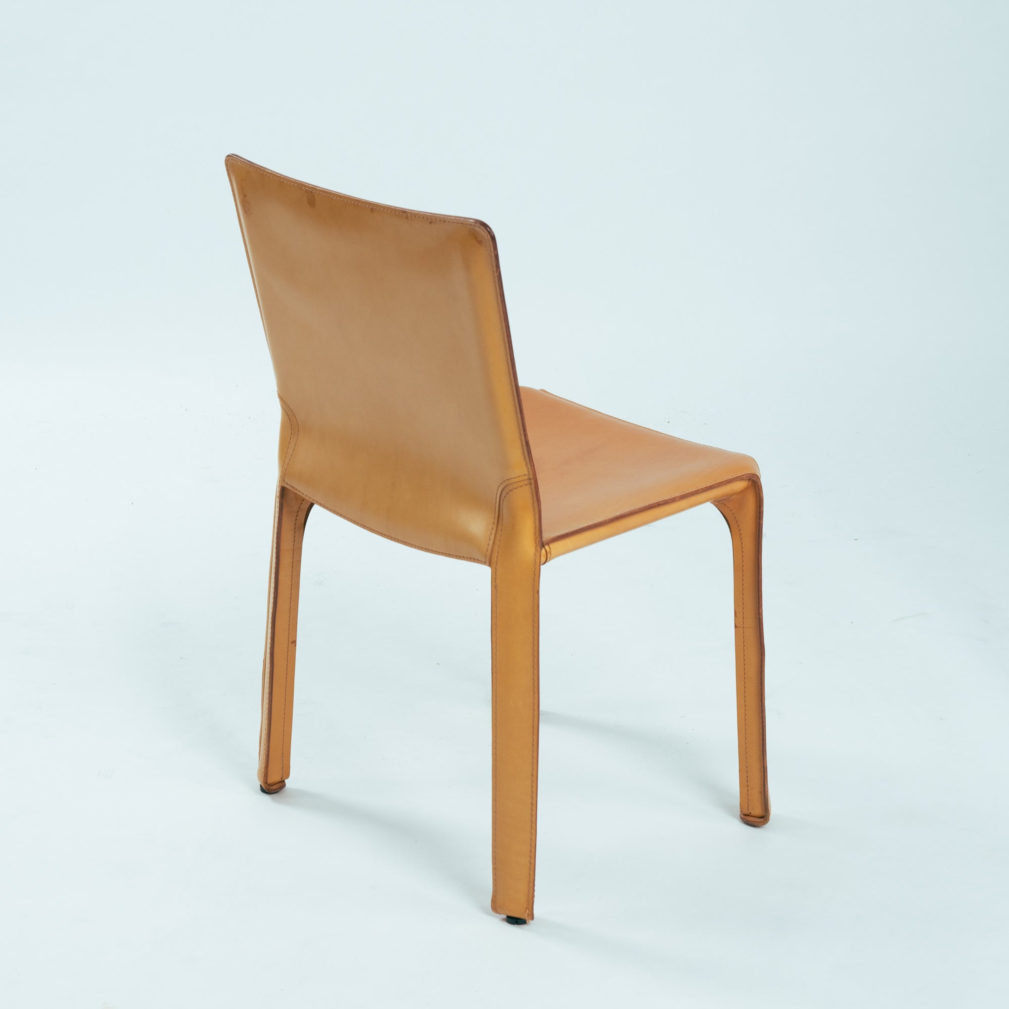 Set_of_6_Mario_Bellini_Model_412_Cab_Dining_Chairs_in_Cognac_Leather_for_Cassina,_Italy