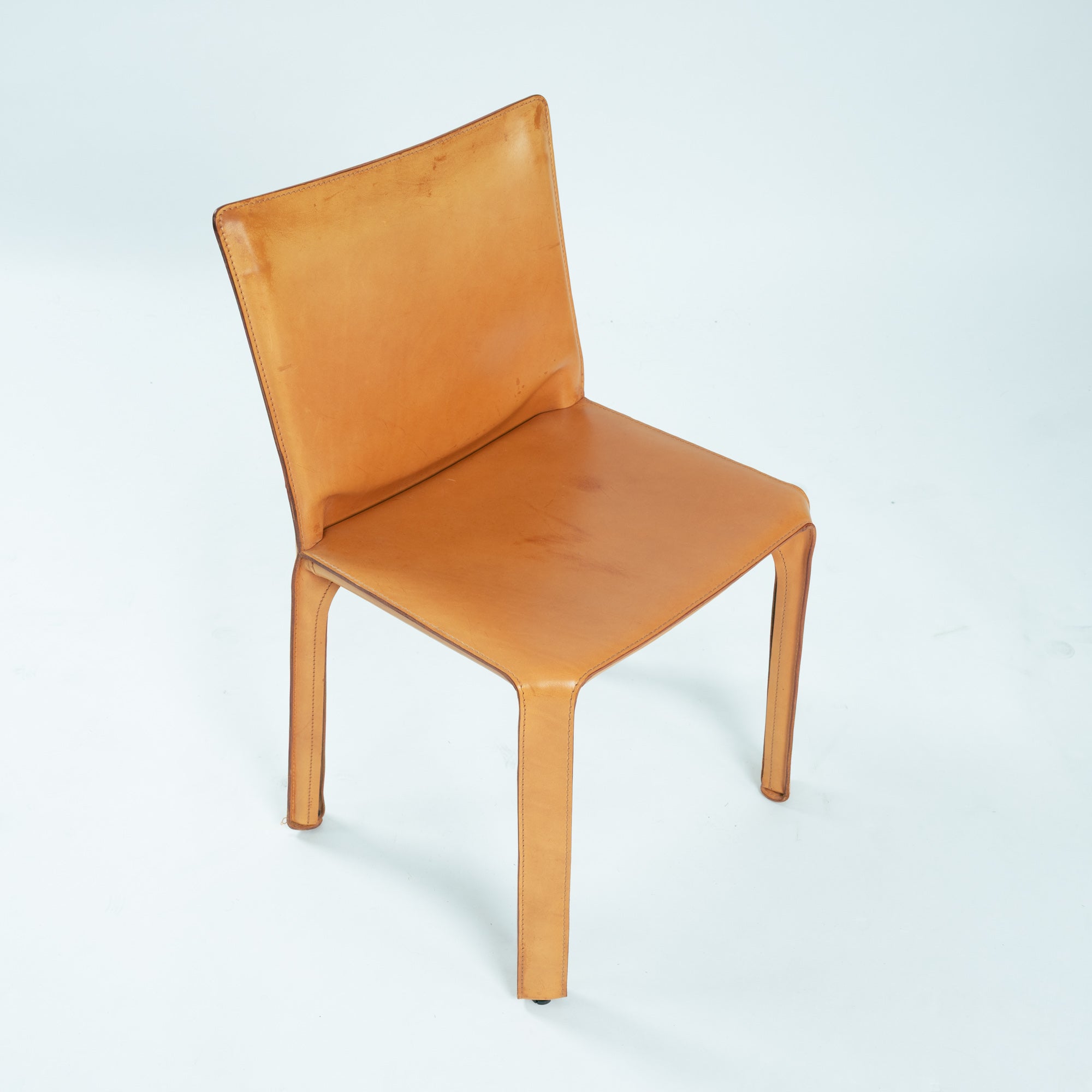 Set_of_6_Mario_Bellini_Model_412_Cab_Dining_Chairs_in_Cognac_Leather_for_Cassina,_Italy
