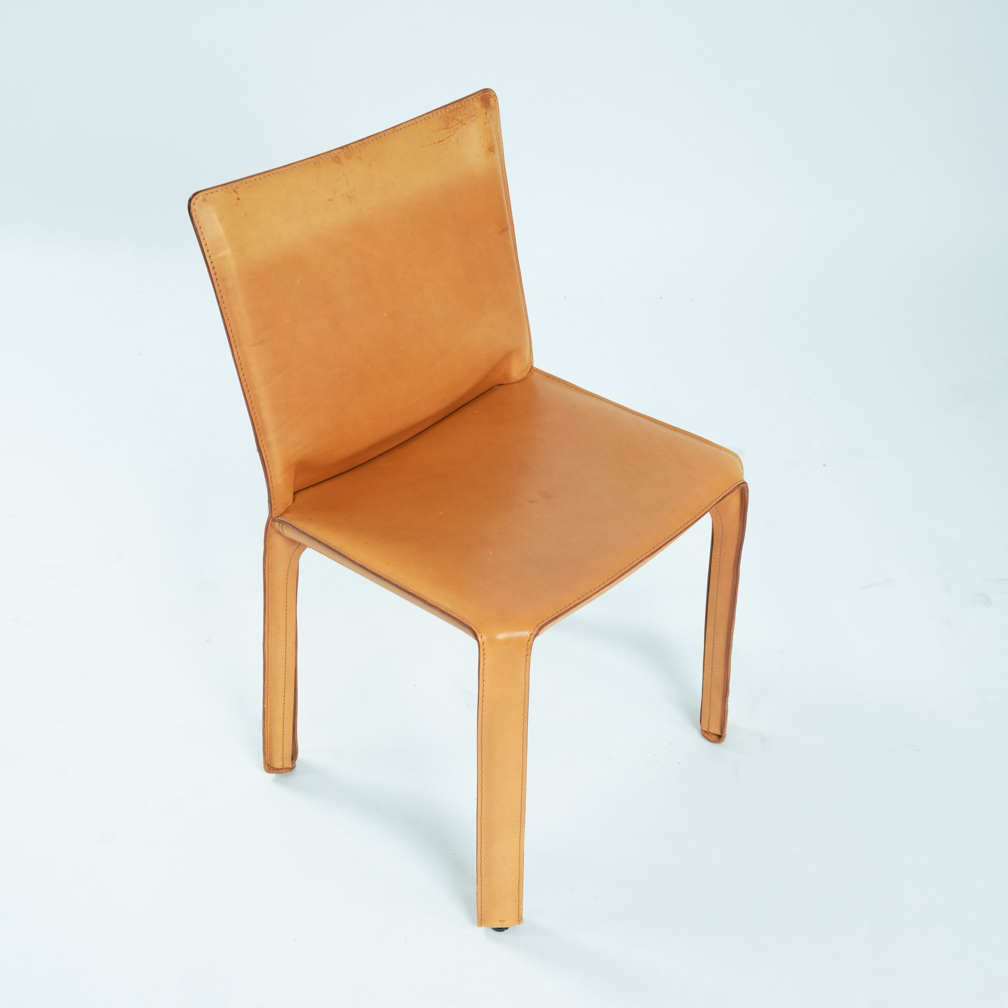 Set_of_6_Mario_Bellini_Model_412_Cab_Dining_Chairs_in_Cognac_Leather_for_Cassina,_Italy