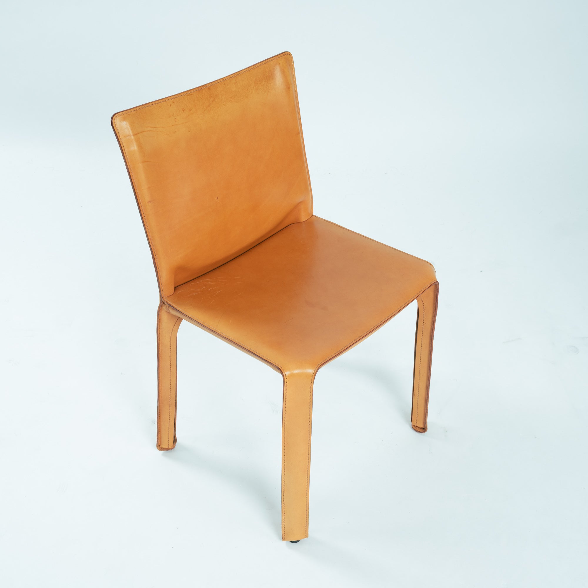 Set_of_6_Mario_Bellini_Model_412_Cab_Dining_Chairs_in_Cognac_Leather_for_Cassina,_Italy