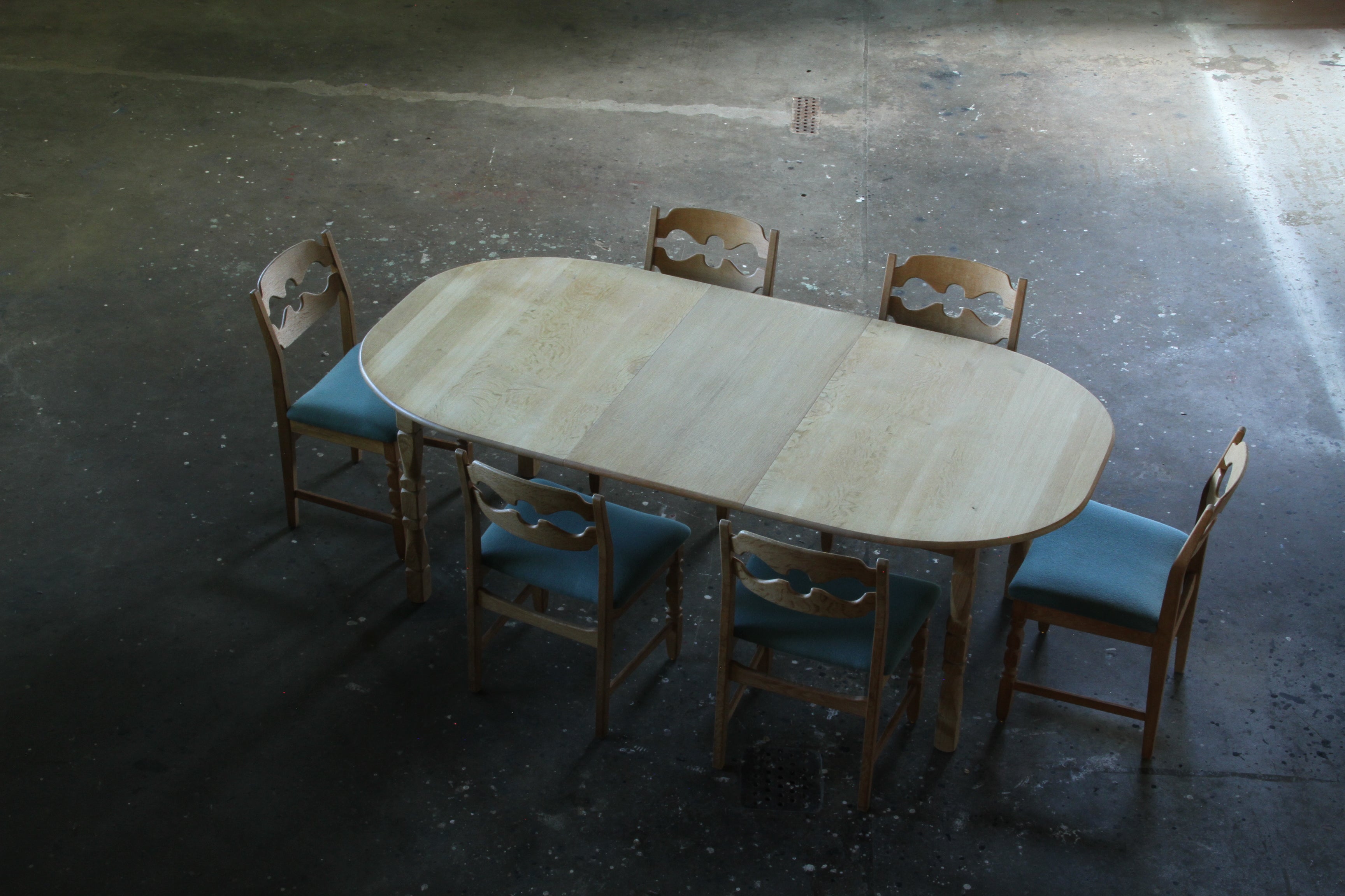 Set_of_6_Razorblade_Dining_Chairs_by_Henning_Kjærnulf_for_Nyrup_Møbelfabrik_in_Oak,_Denmark,_1960s–1970s