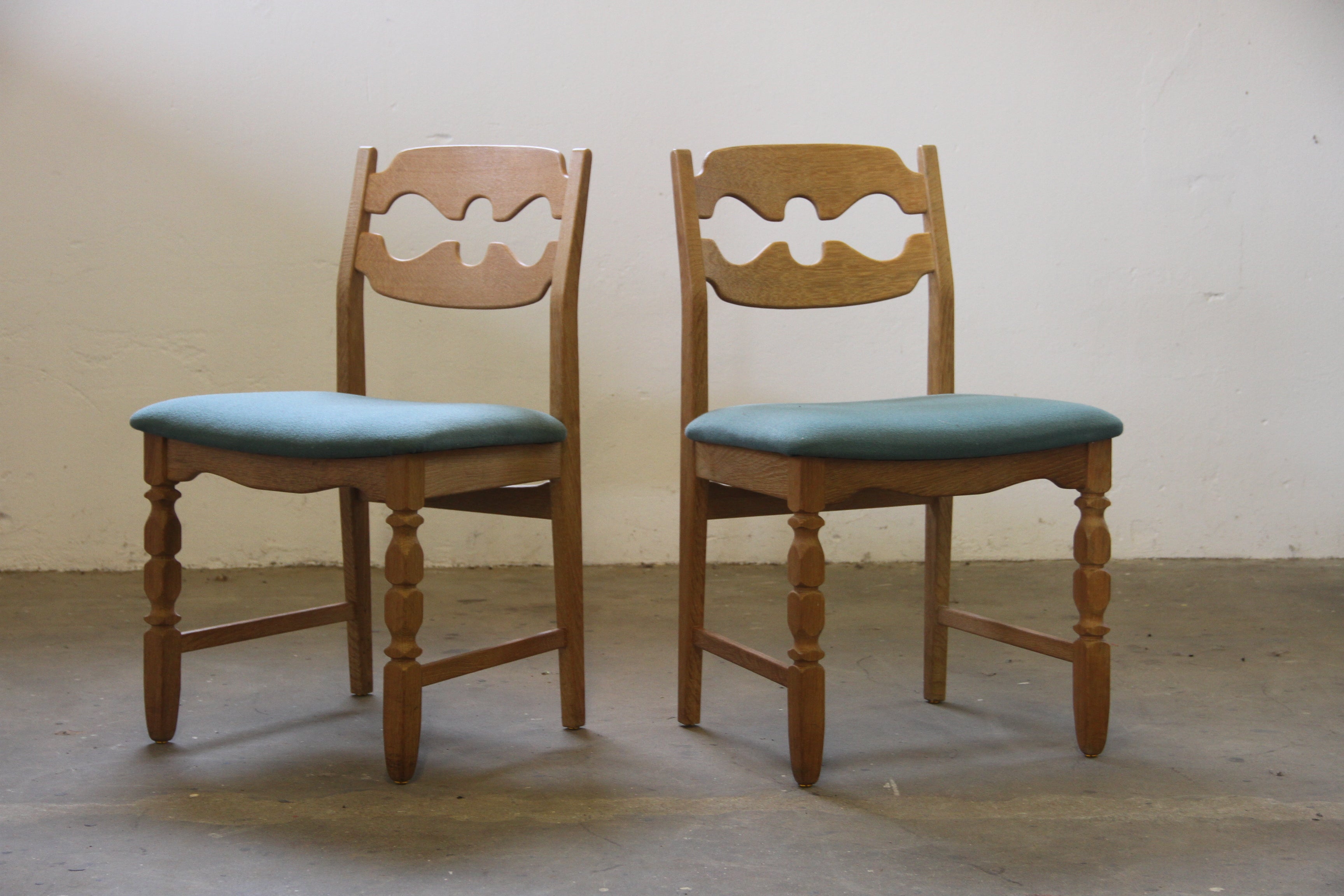 Set_of_6_Razorblade_Dining_Chairs_by_Henning_Kjærnulf_for_Nyrup_Møbelfabrik_in_Oak,_Denmark,_1960s–1970s