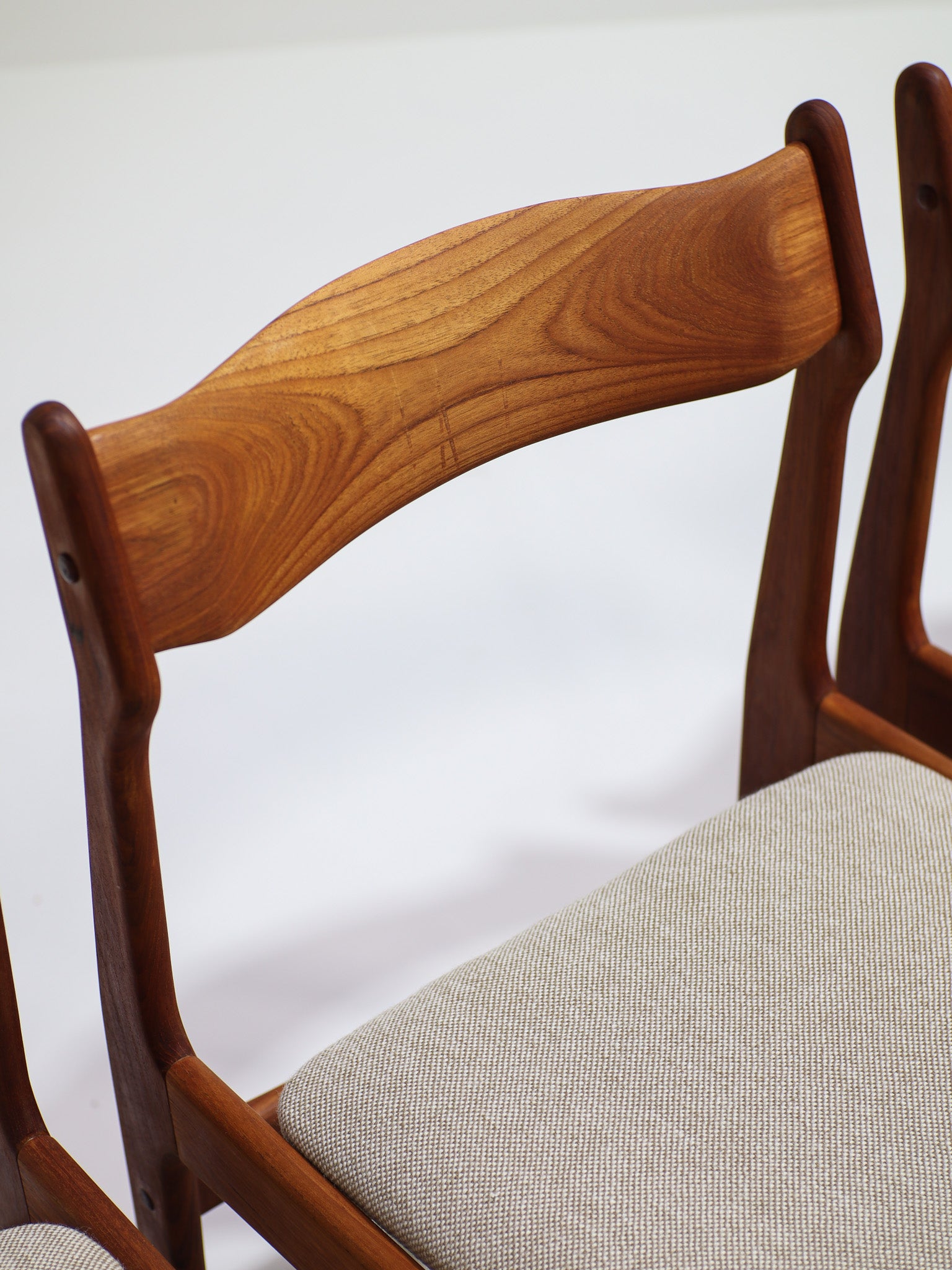 Set_of_6_Dining_chairs_by_Burchardt_Nielsen,_1960s