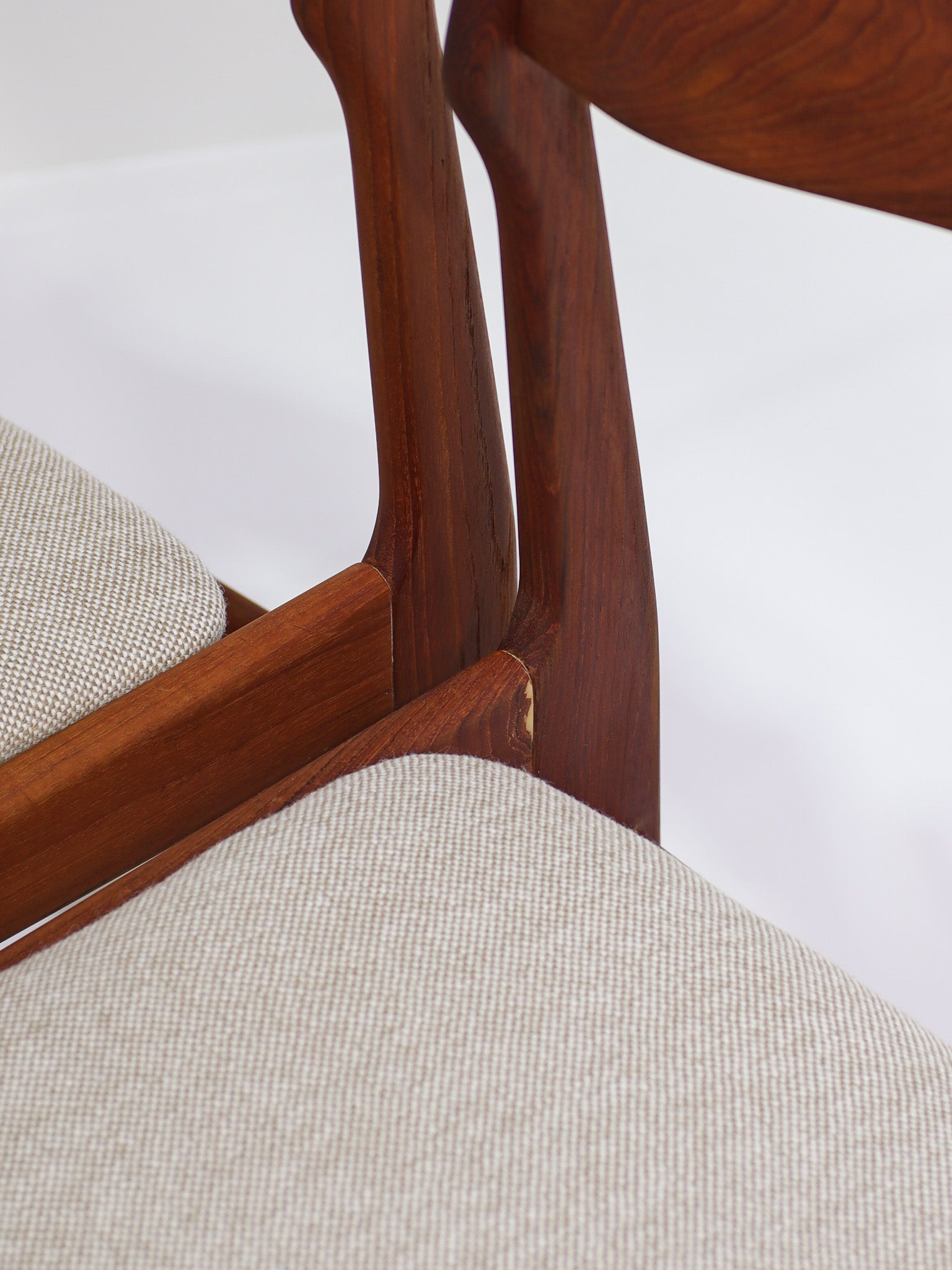 Set_of_6_Dining_chairs_by_Burchardt_Nielsen,_1960s