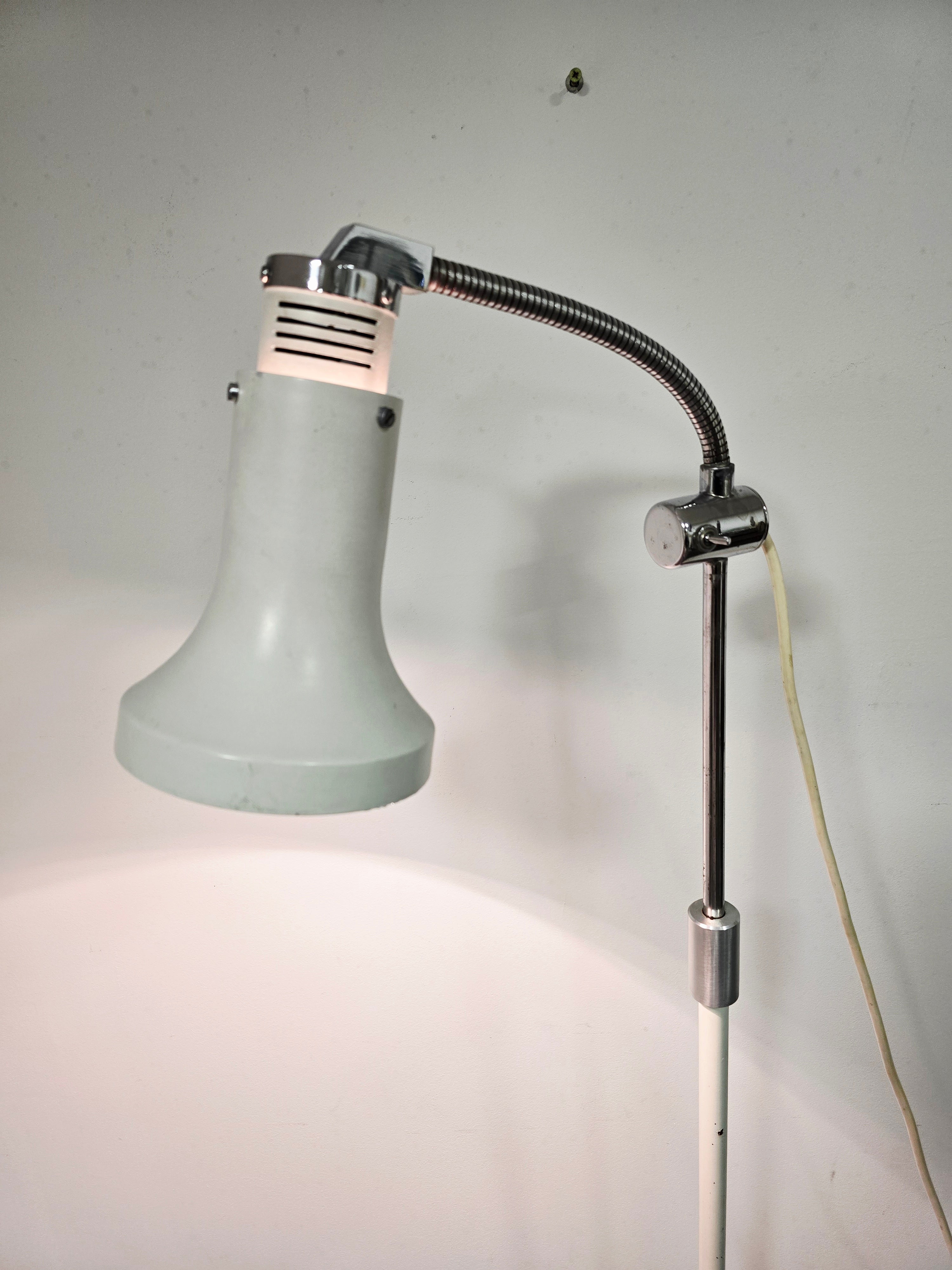 Vintage_Adjustable_Gooseneck_Floor_Lamp_in_White_Metal_and_Chrome_with_Tripod_Base,_1970s