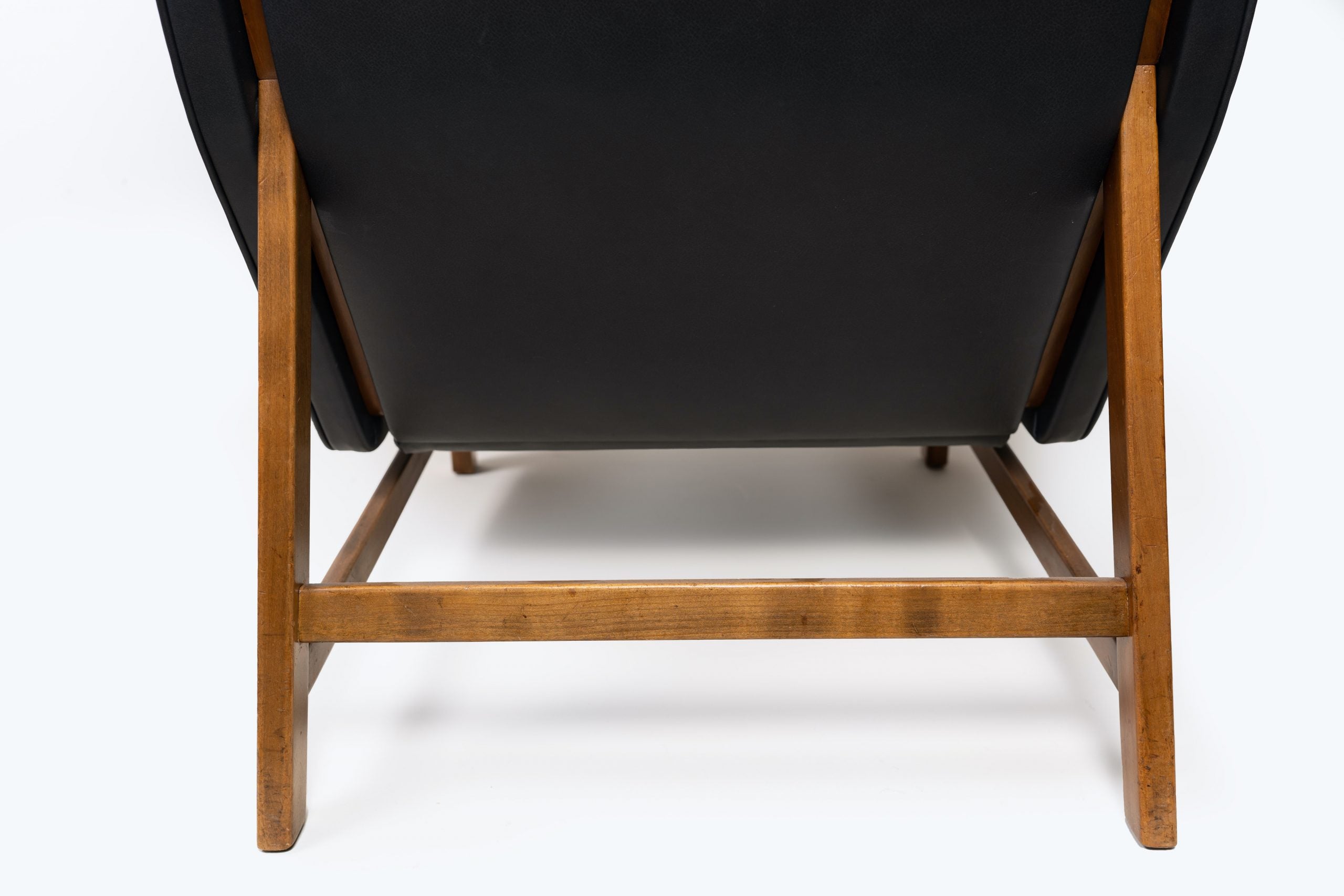Gianfranco_Frattini_Model_877_“Giulia”_Wingback_Armchair_for_Cassina,_1950s