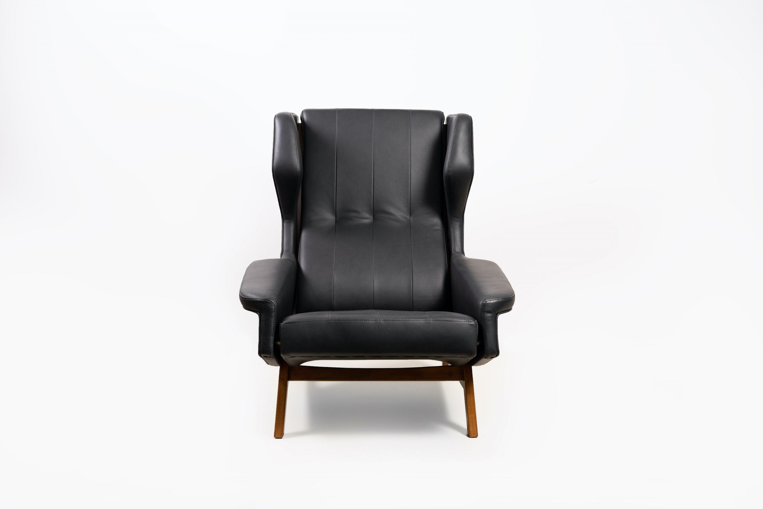 Gianfranco_Frattini_Model_877_“Giulia”_Wingback_Armchair_for_Cassina,_1950s