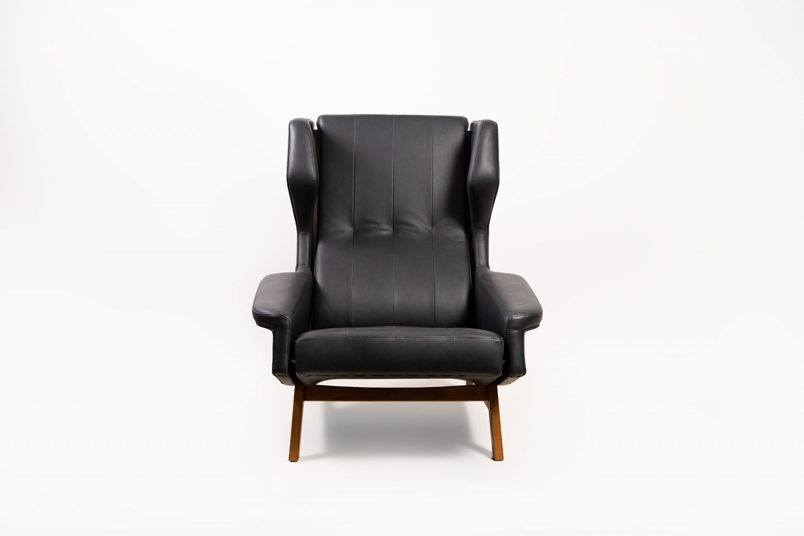 Gianfranco_Frattini_Model_877_“Giulia”_Wingback_Armchair_for_Cassina,_1950s