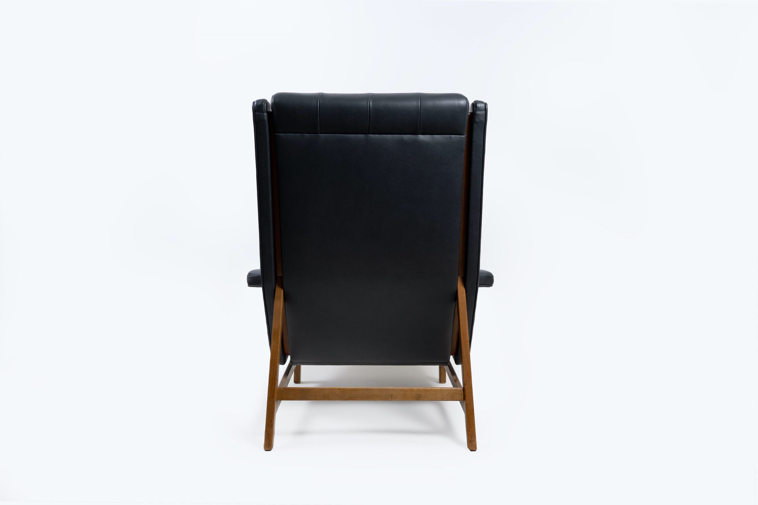Gianfranco_Frattini_Model_877_“Giulia”_Wingback_Armchair_for_Cassina,_1950s