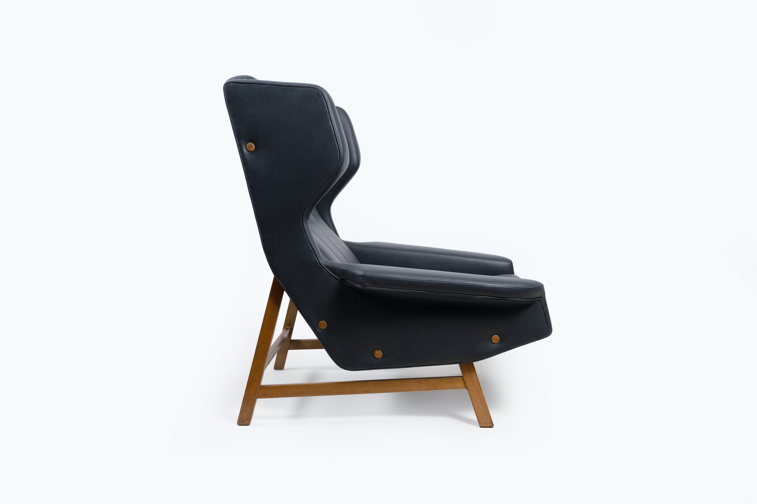 Gianfranco_Frattini_Model_877_“Giulia”_Wingback_Armchair_for_Cassina,_1950s