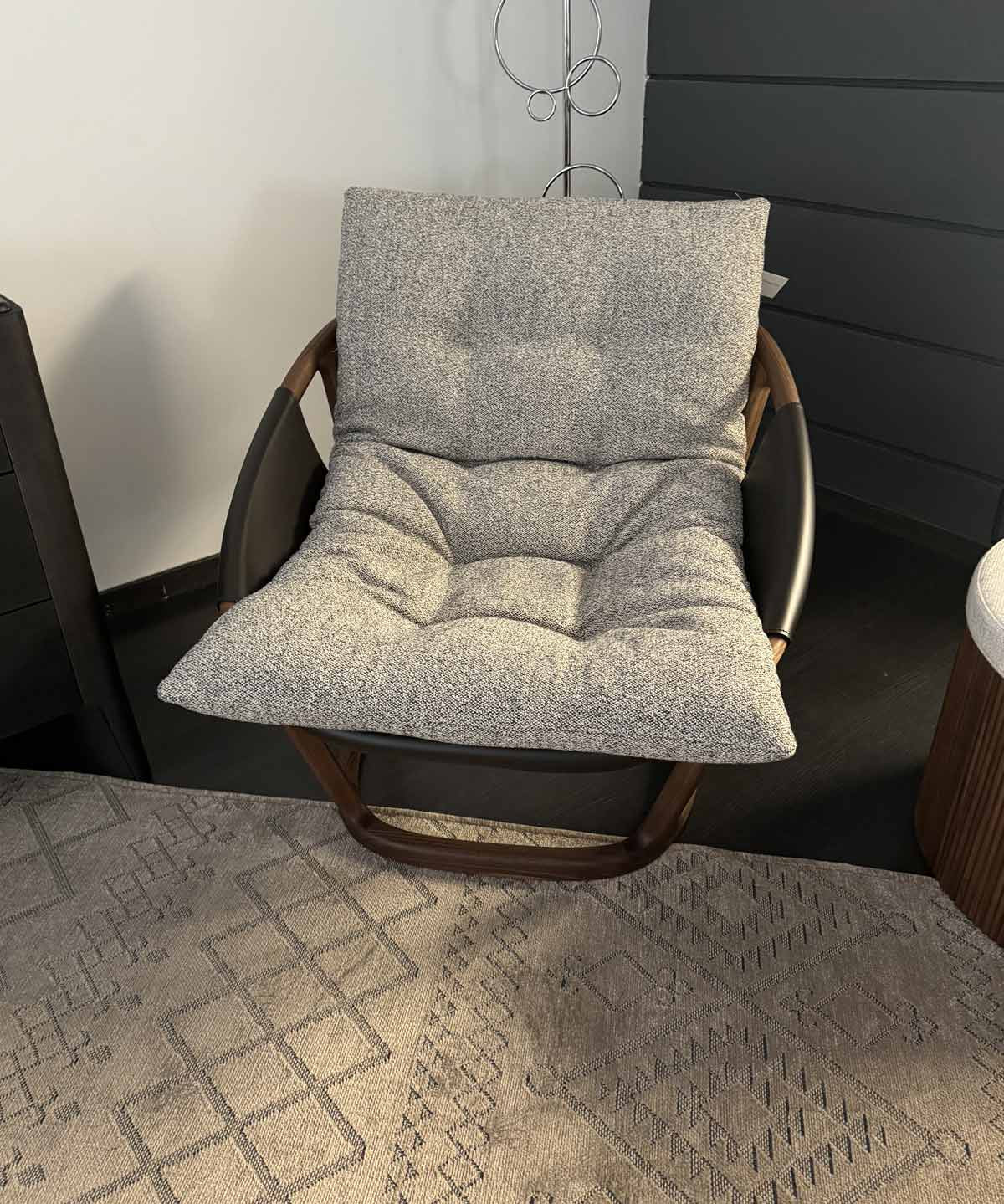 Amarantha_Armchair_by_Porada