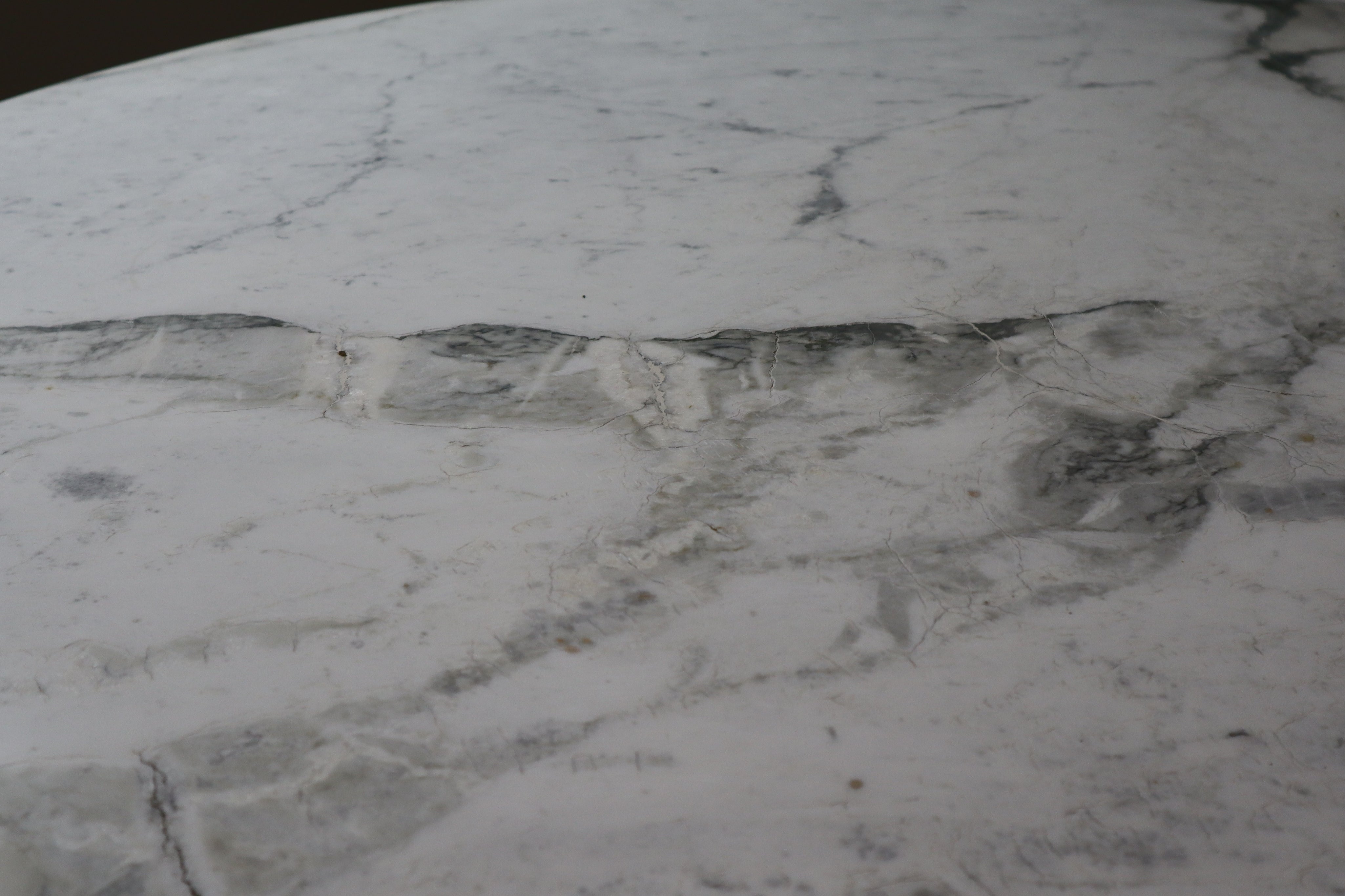 Angelo_Mangiarotti_M1_Round_Dining_Table_in_Solid_Carrara_Marble_for_Skipper_Italy_1970s
