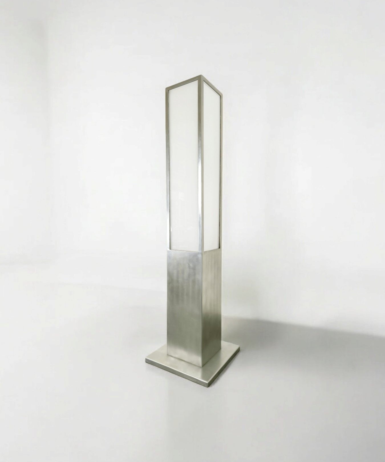 Architectural_Column_Floor_Lamp_Opal_H175cm
