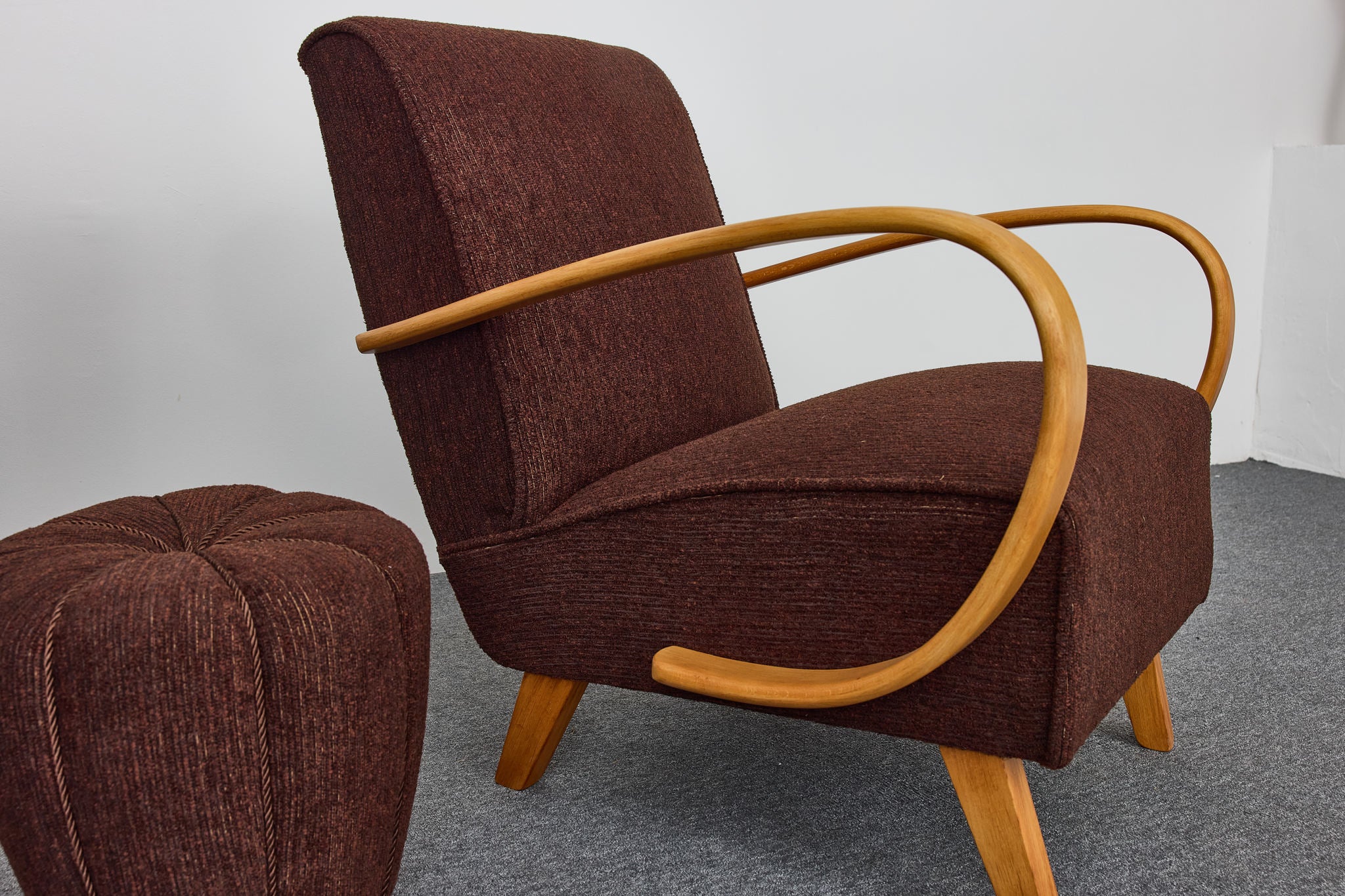 Art_Deco_Armchairs_Tulip_Tabouret_by_Jindrich_Halabala_1940s