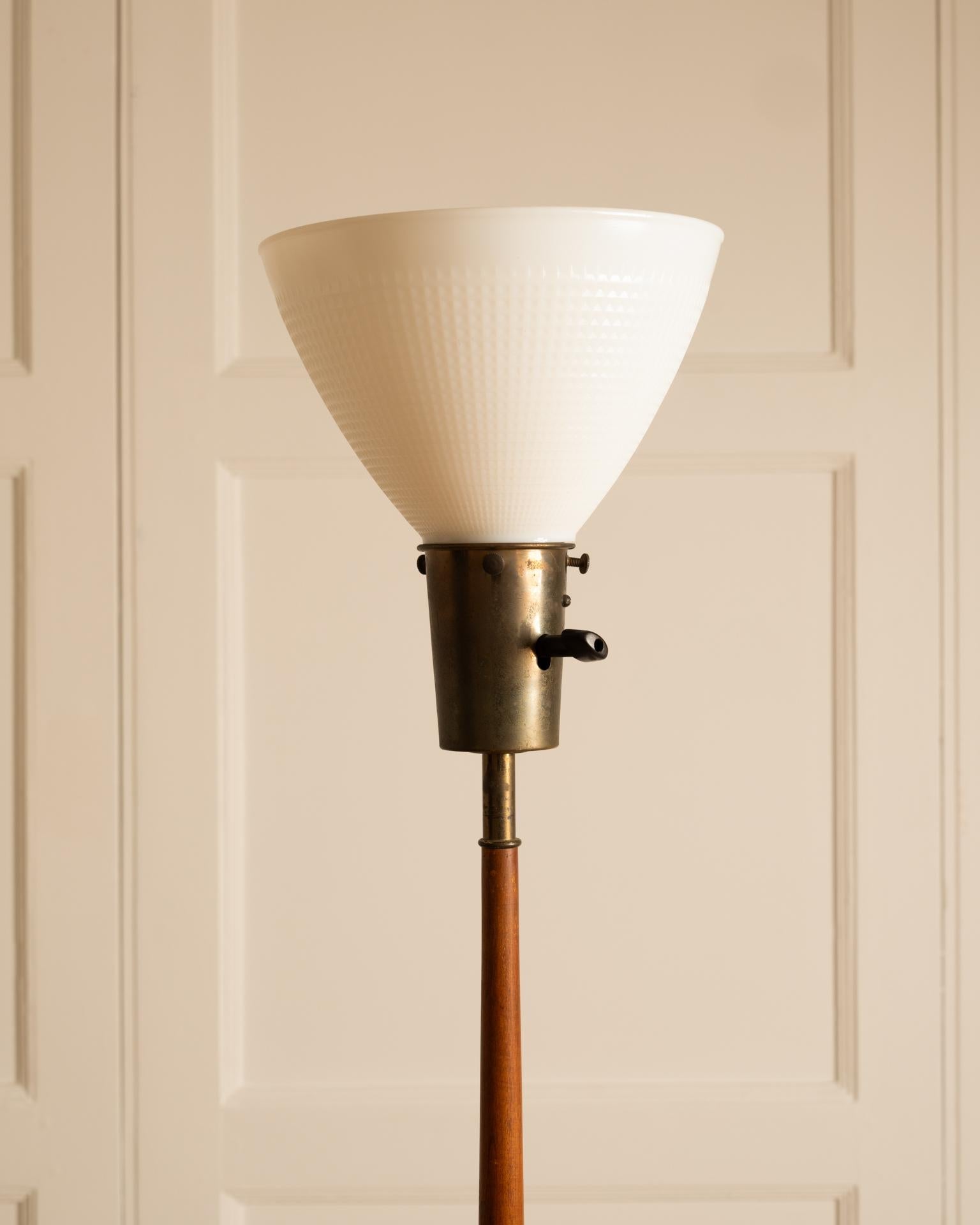 Art_deco_floor_lamp_1930s