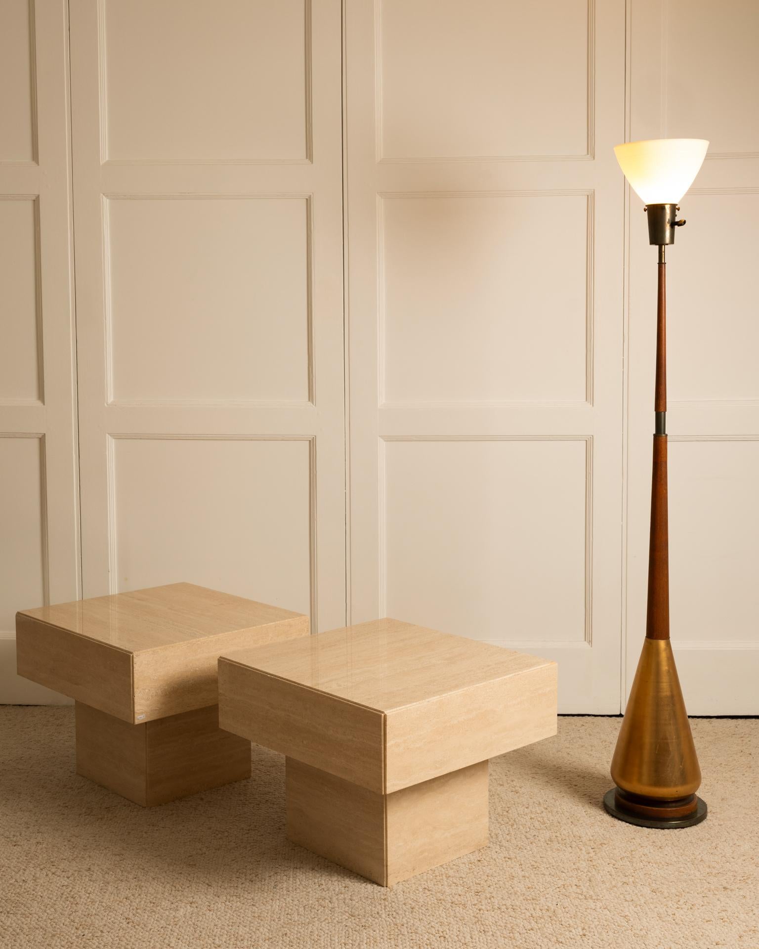 Art_deco_floor_lamp_1930s