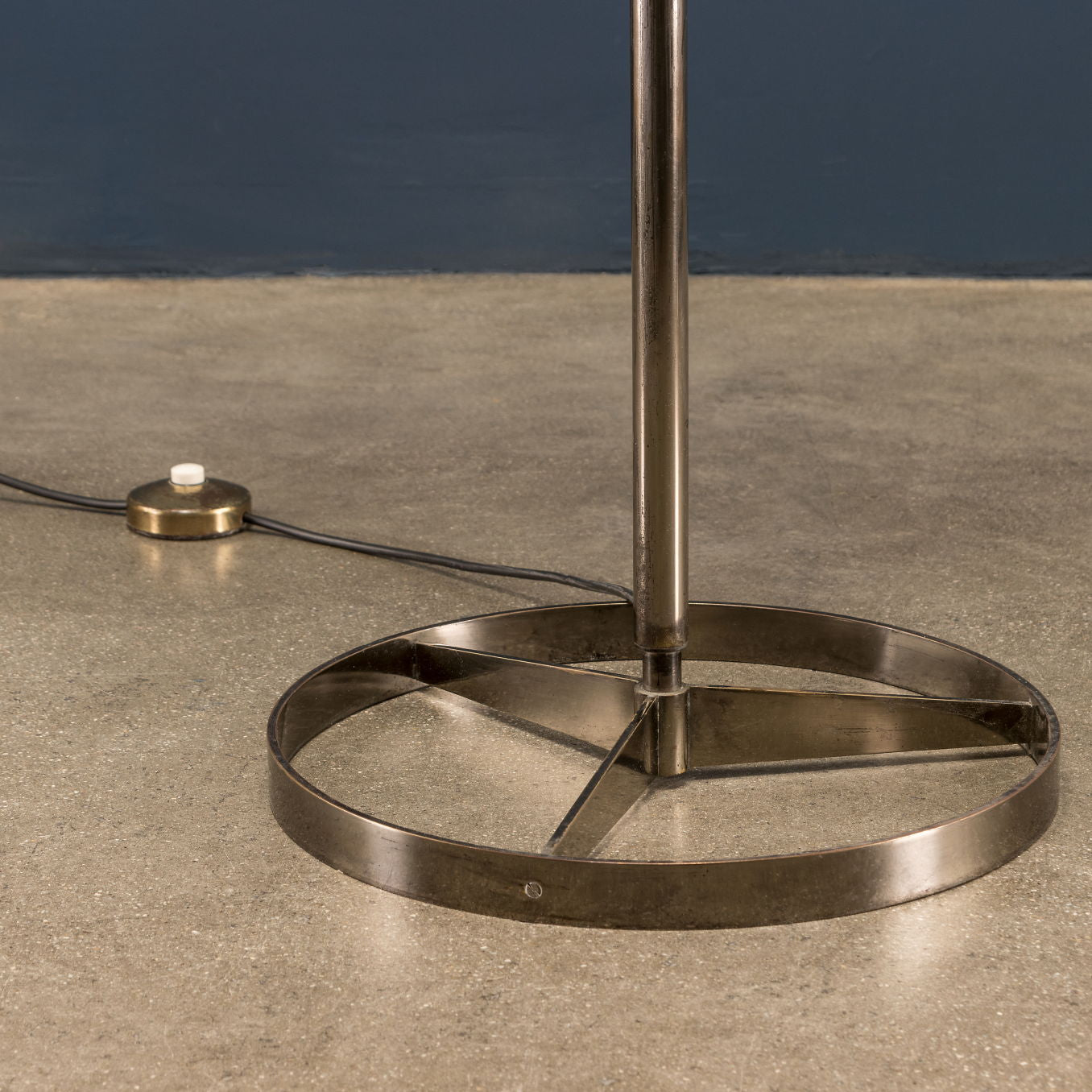 Artemide_Ro_Floor_Lamp_BBPR_Vintage_Metal_1960s