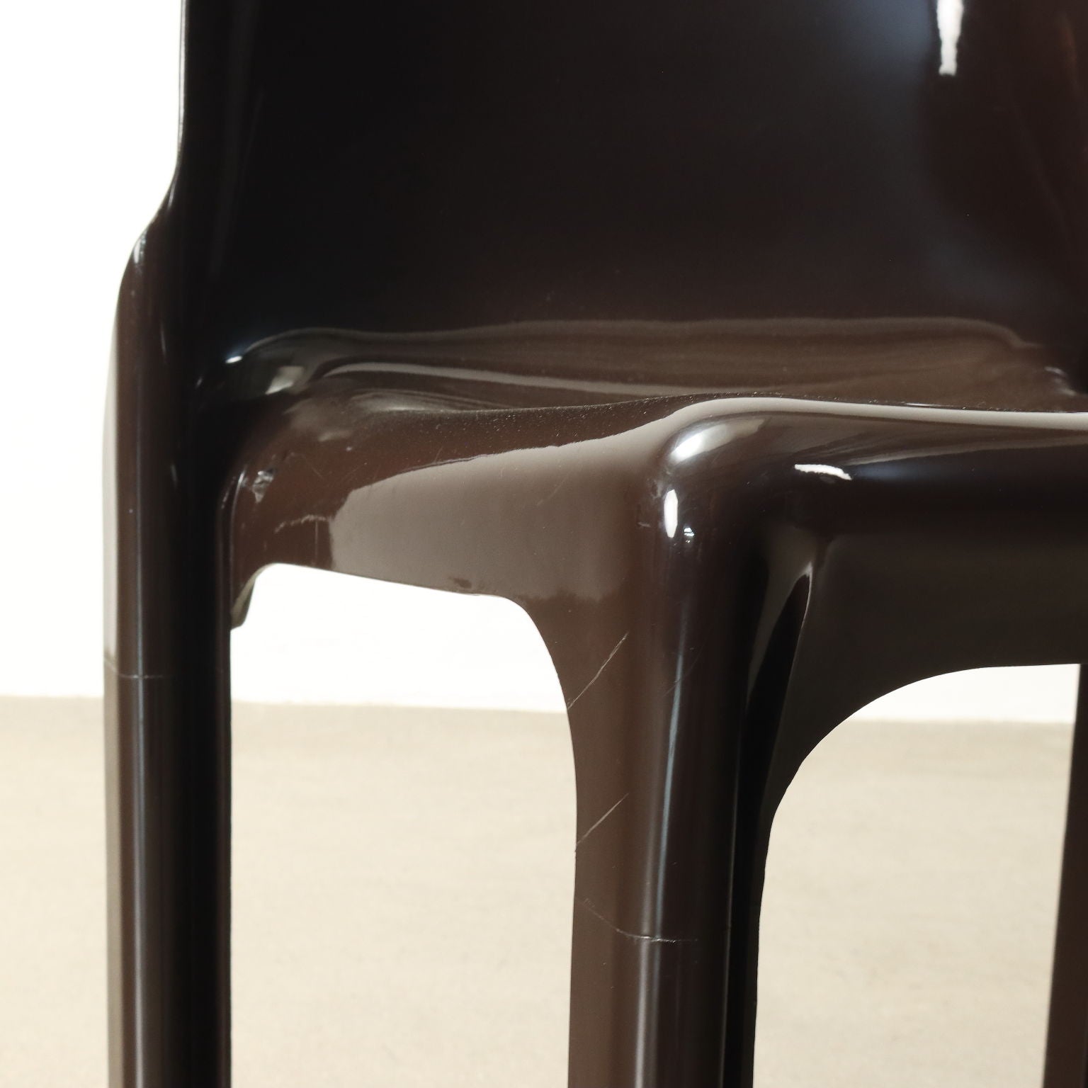 Artemide_Selene_Chairs_Vintage_Design_Vico_Magistretti_1970s