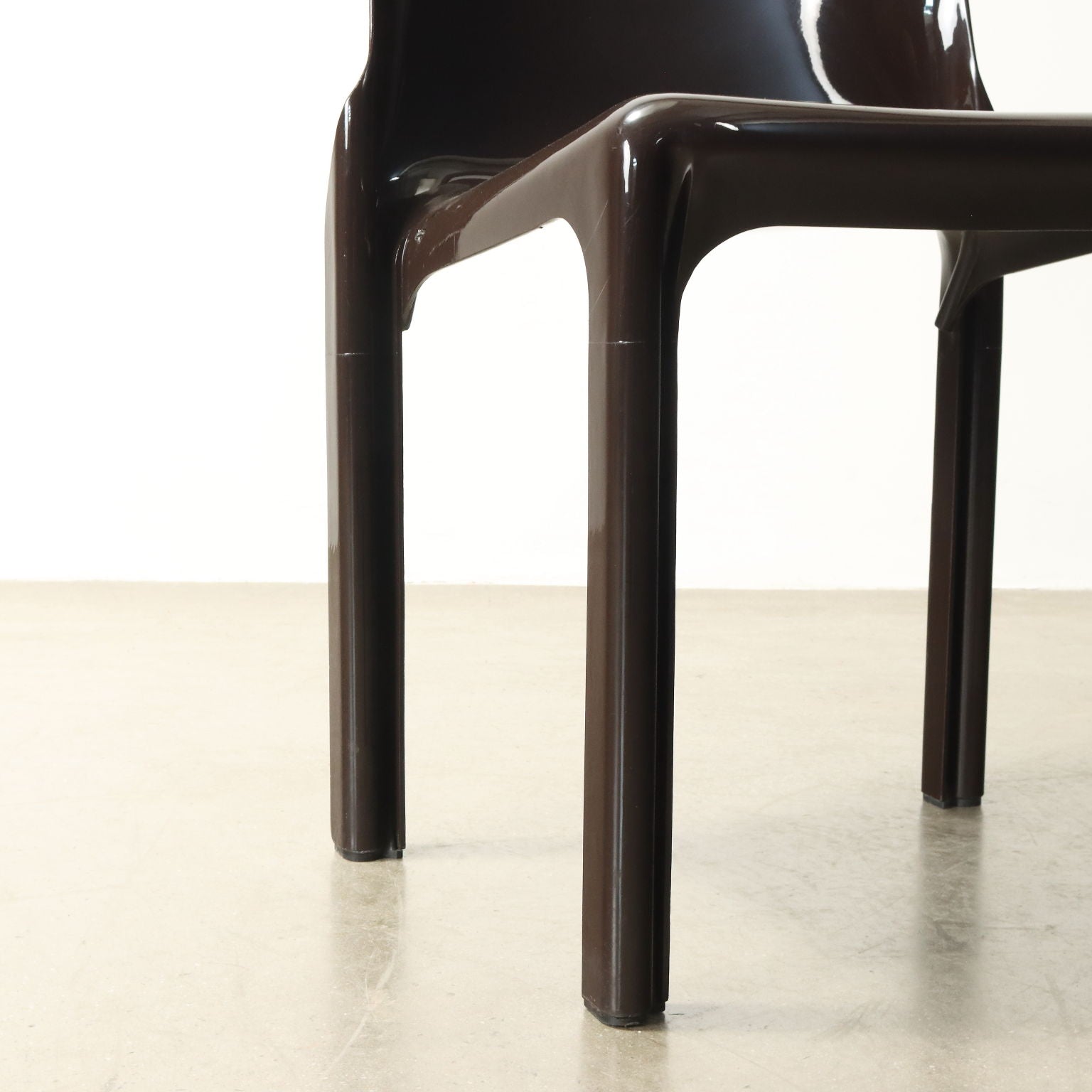 Artemide_Selene_Chairs_Vintage_Design_Vico_Magistretti_1970s