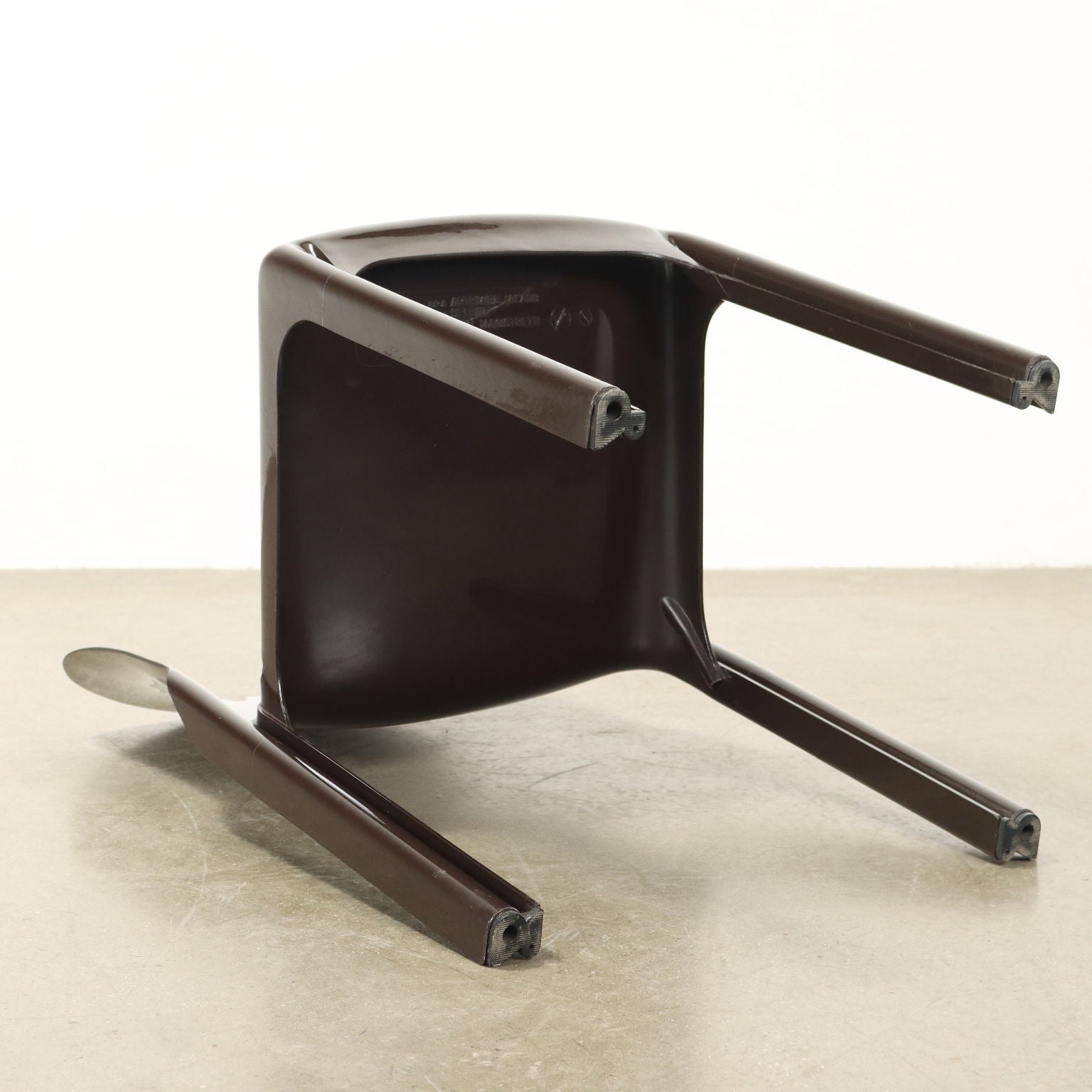 Artemide_Selene_Chairs_Vintage_Design_Vico_Magistretti_1970s