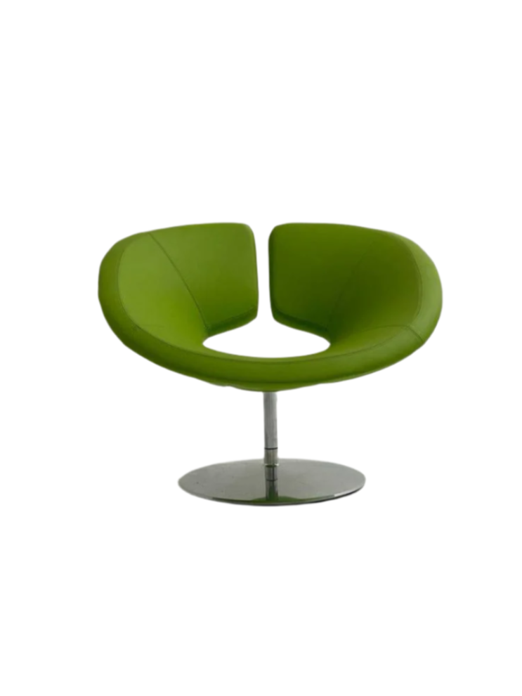 Artifort_Little_Apollo_armchair_on_disc_base