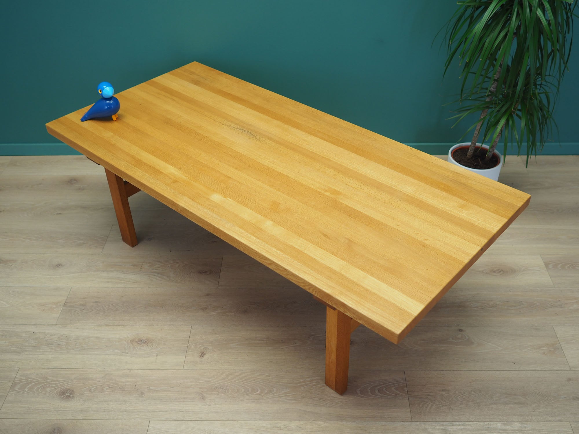 Ash_bench_Danish_design_1980s_production_Denmark