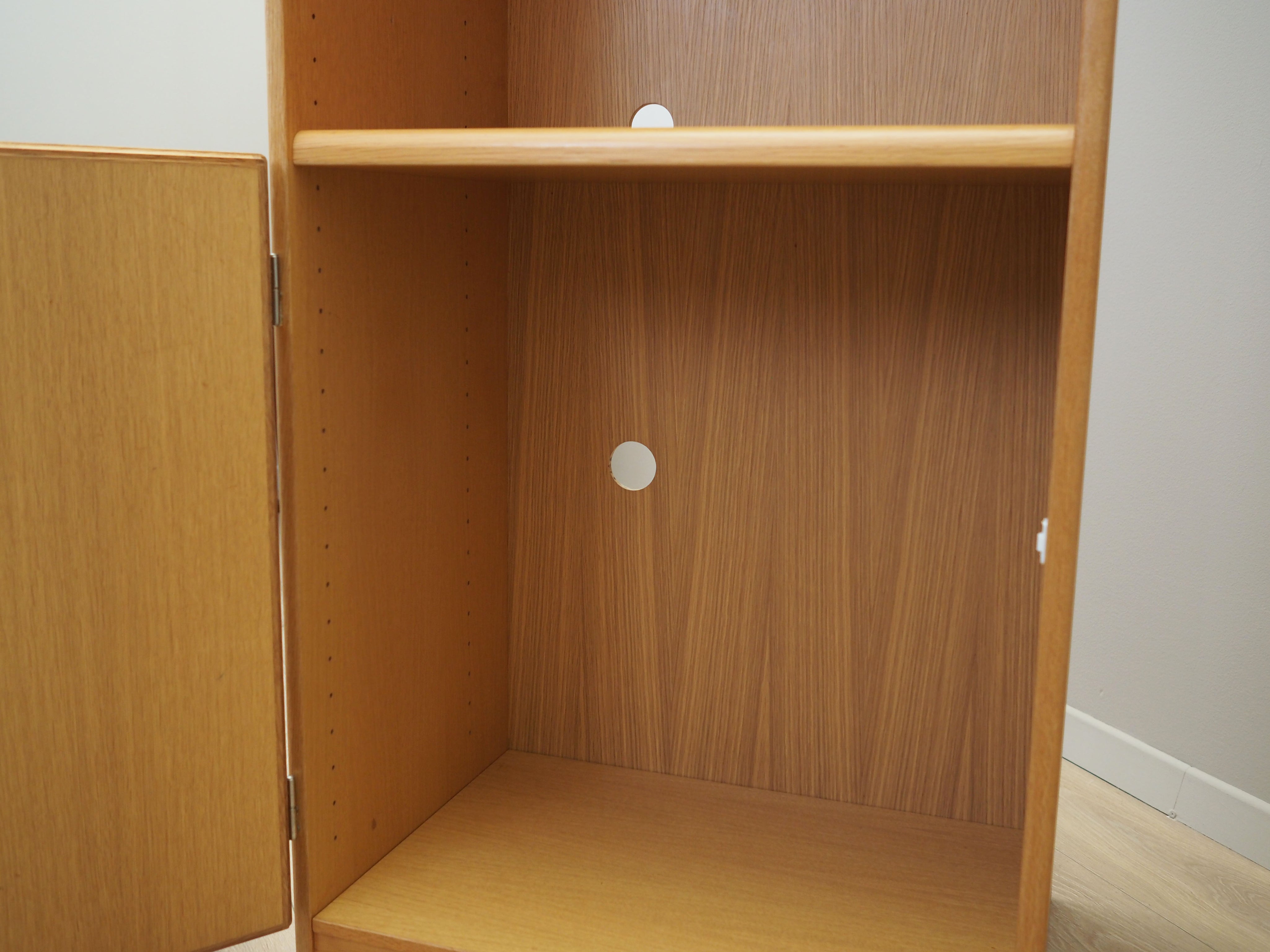Ash_bookcase_Danish_design_1960s_production_Denmark