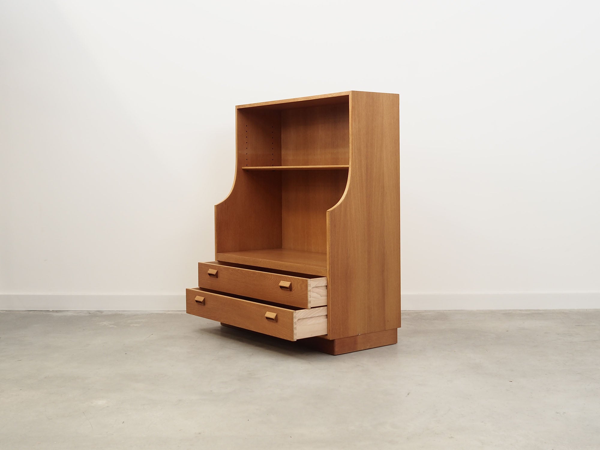 Ash_bookcase_Danish_design_1970s_designer_B_rge_Mogensen