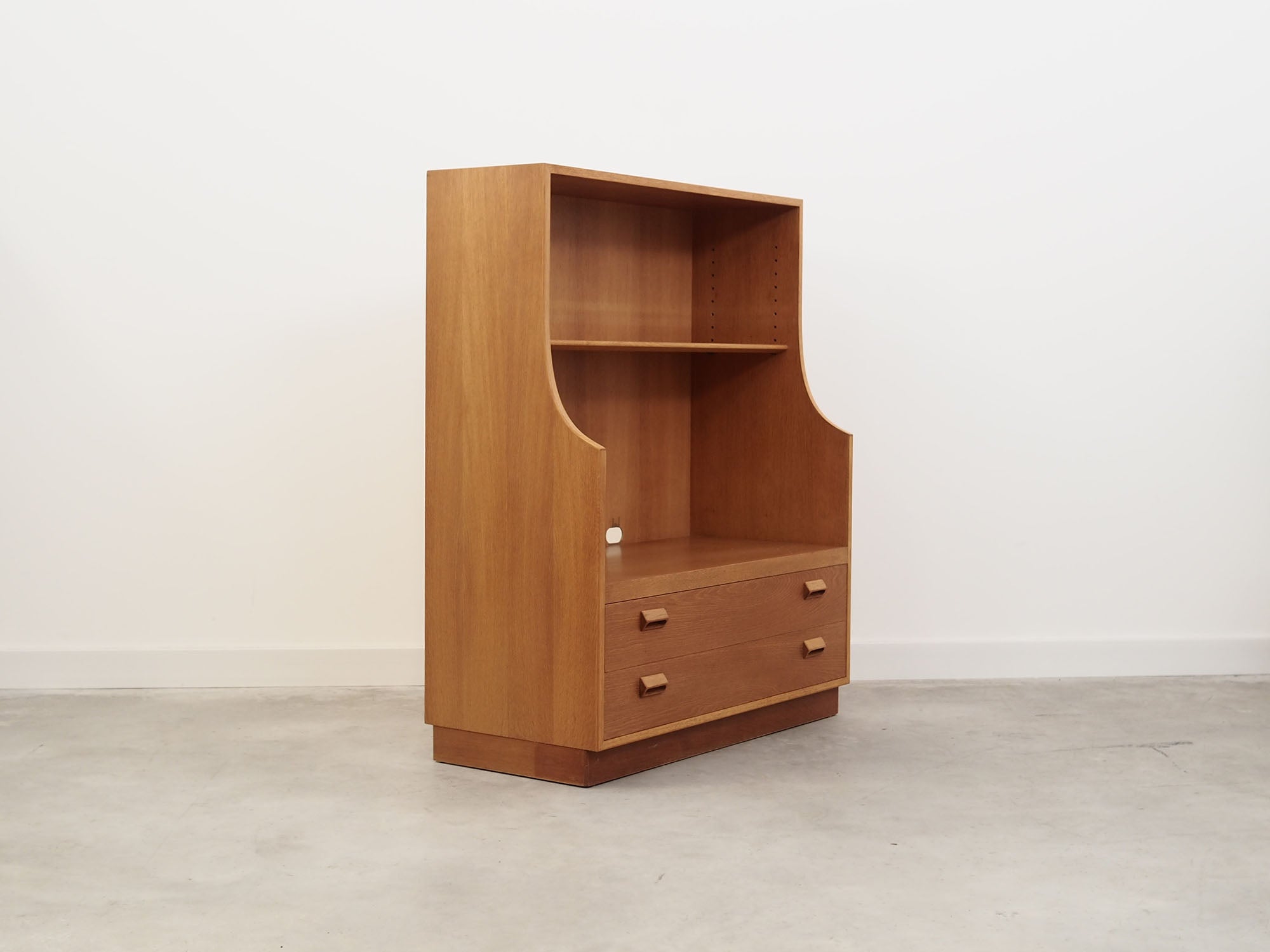 Ash_bookcase_Danish_design_1970s_designer_B_rge_Mogensen