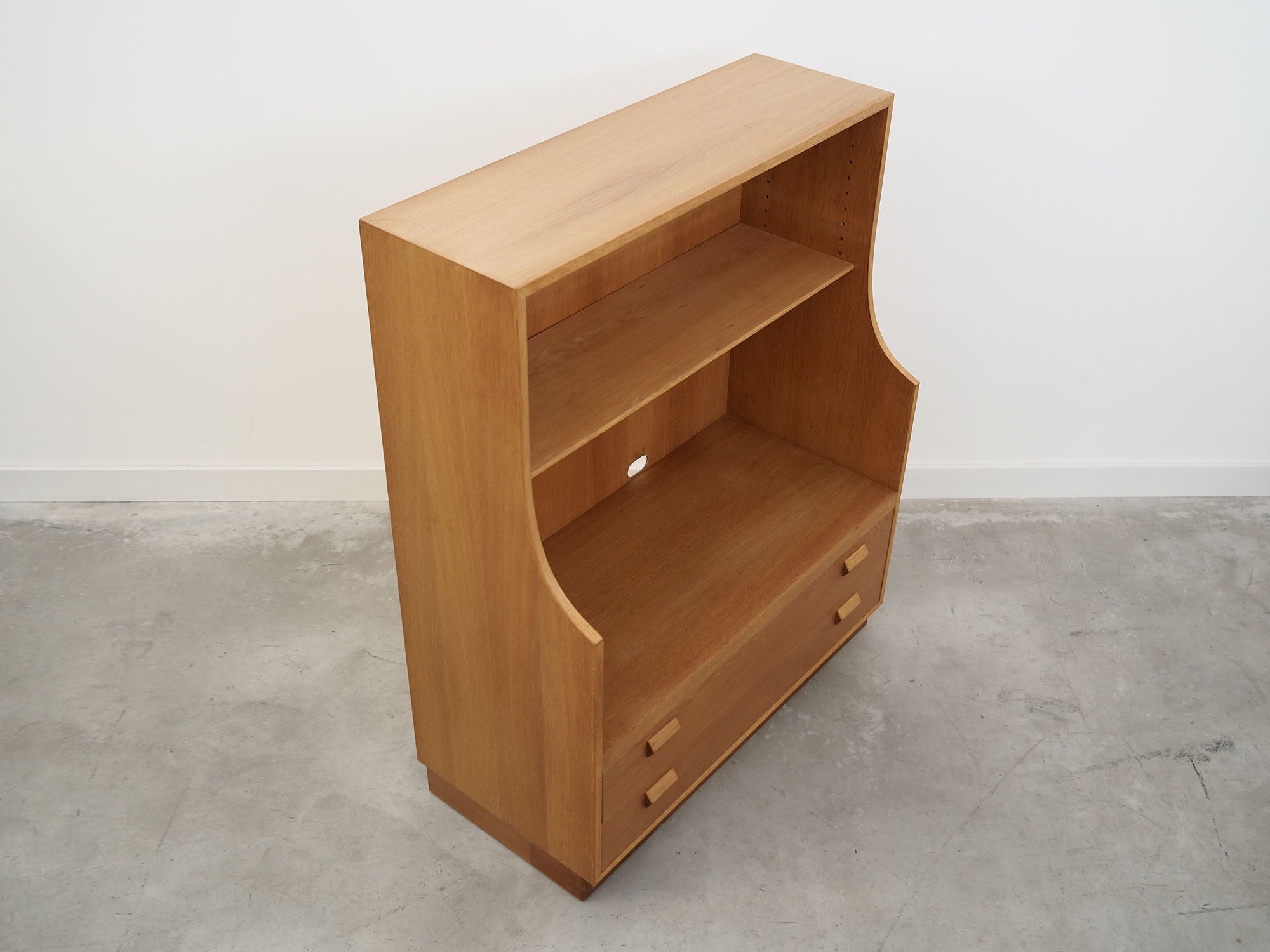 Ash_bookcase_Danish_design_1970s_designer_B_rge_Mogensen
