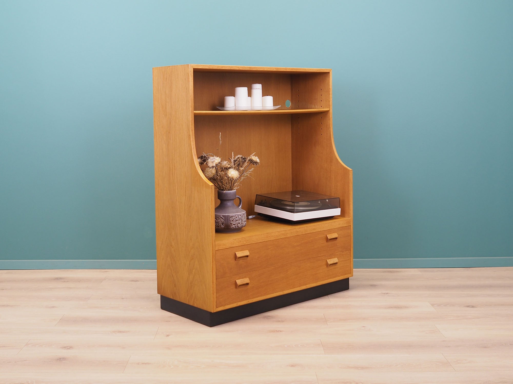 Ash_bookcase_Danish_design_1970s_designer_B_rge_Mogensen_manufacturer_S_borg_M_bler