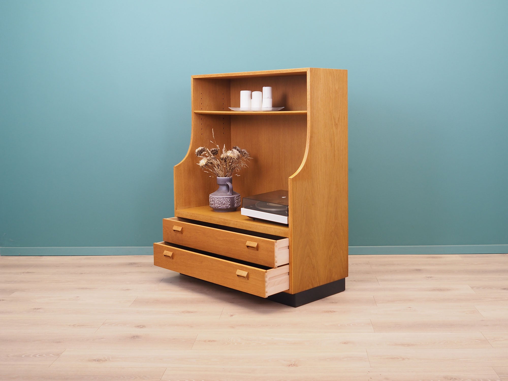 Ash_bookcase_Danish_design_1970s_designer_B_rge_Mogensen_manufacturer_S_borg_M_bler