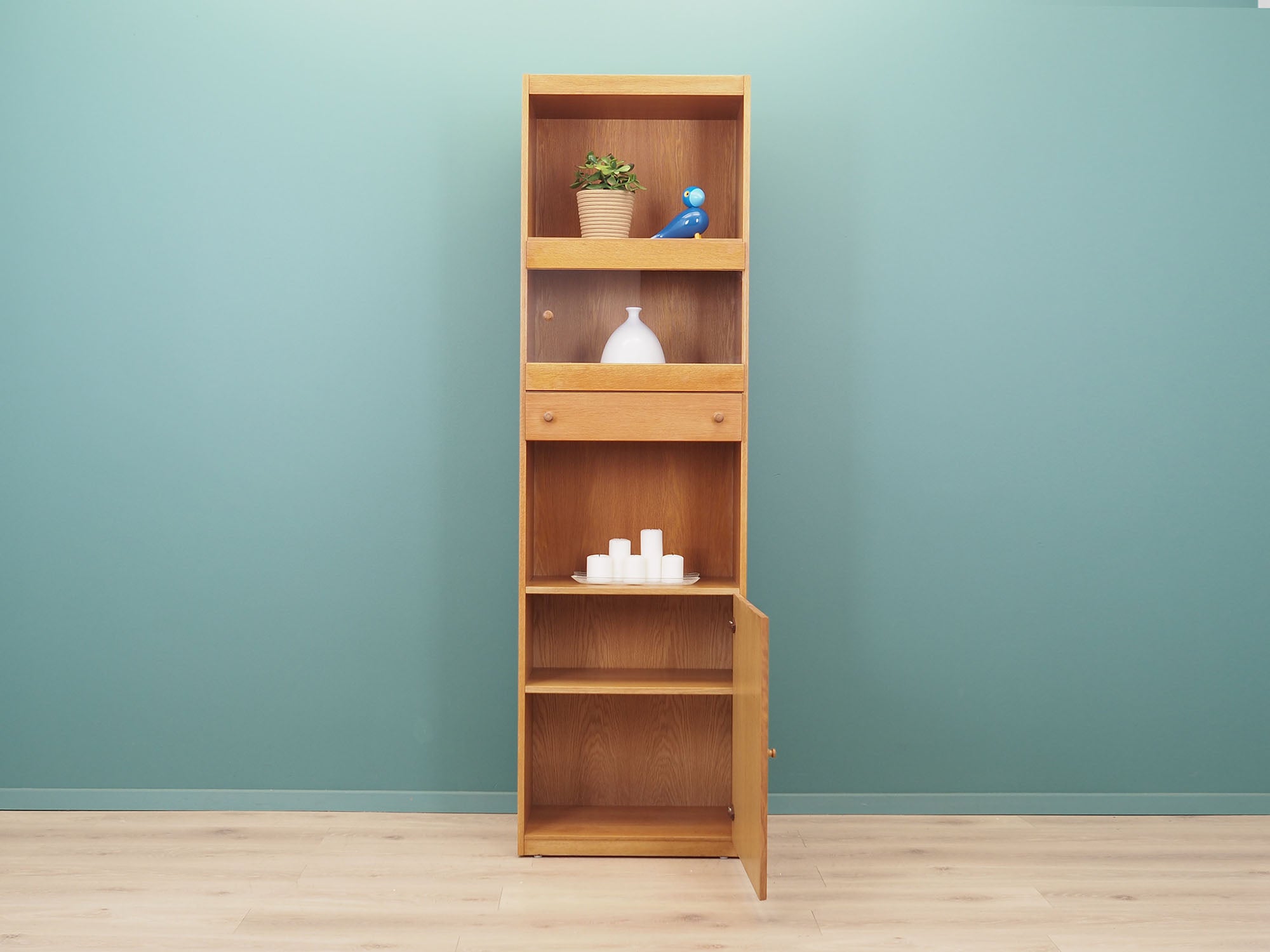 Ash_bookcase_Danish_design_1970s_manufacturer_Skovby