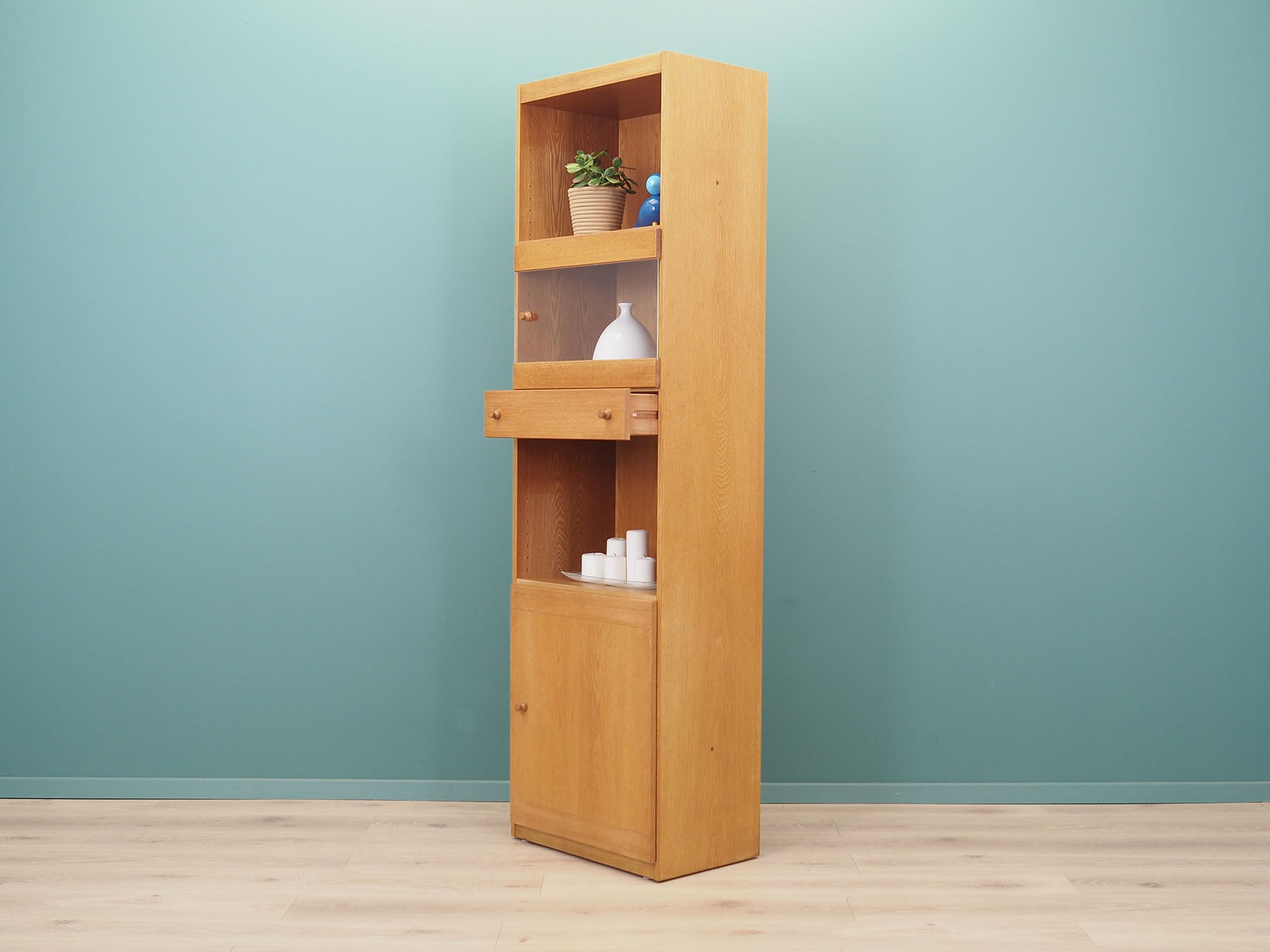 Ash_bookcase_Danish_design_1970s_manufacturer_Skovby