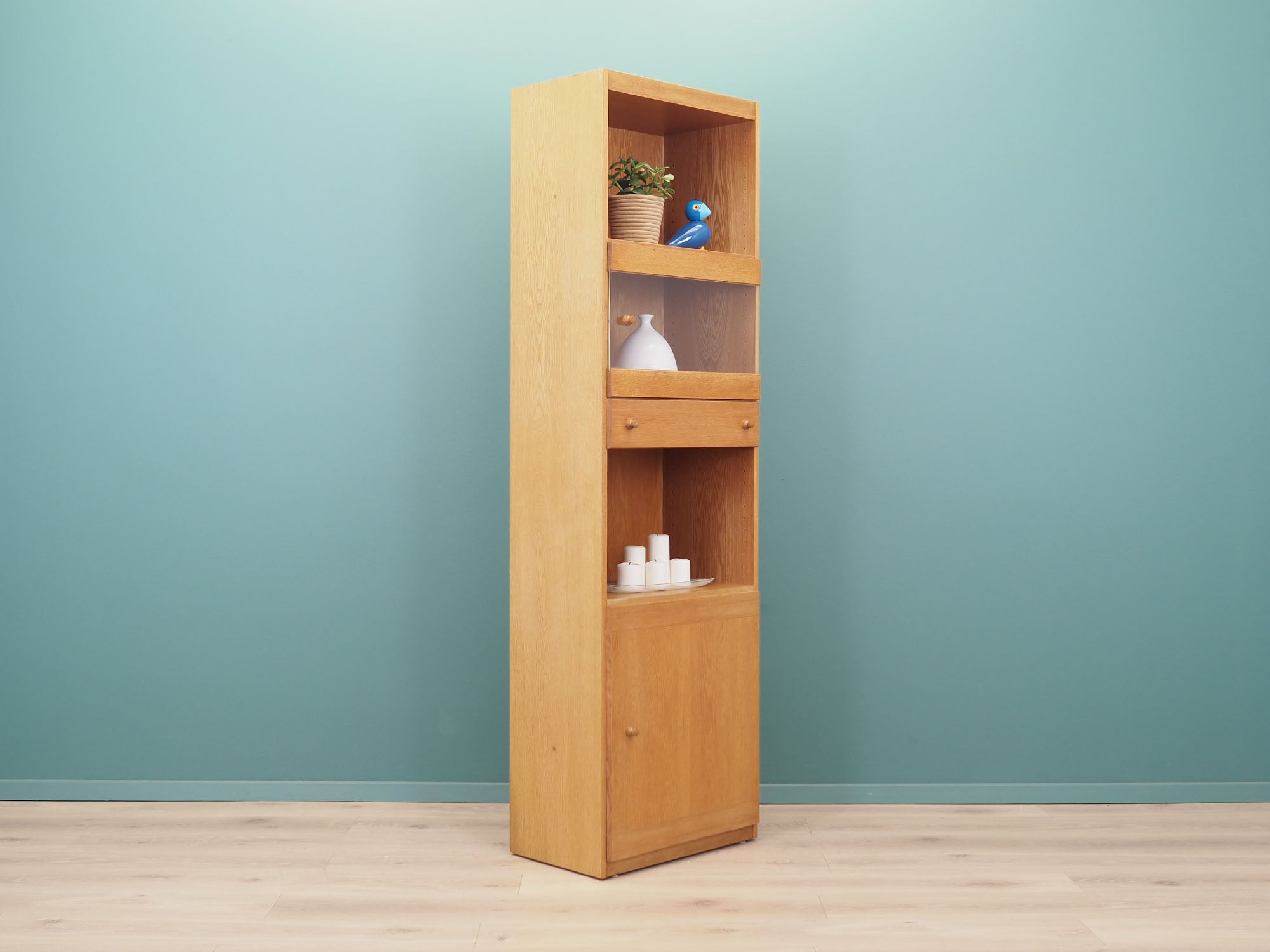 Ash_bookcase_Danish_design_1970s_manufacturer_Skovby