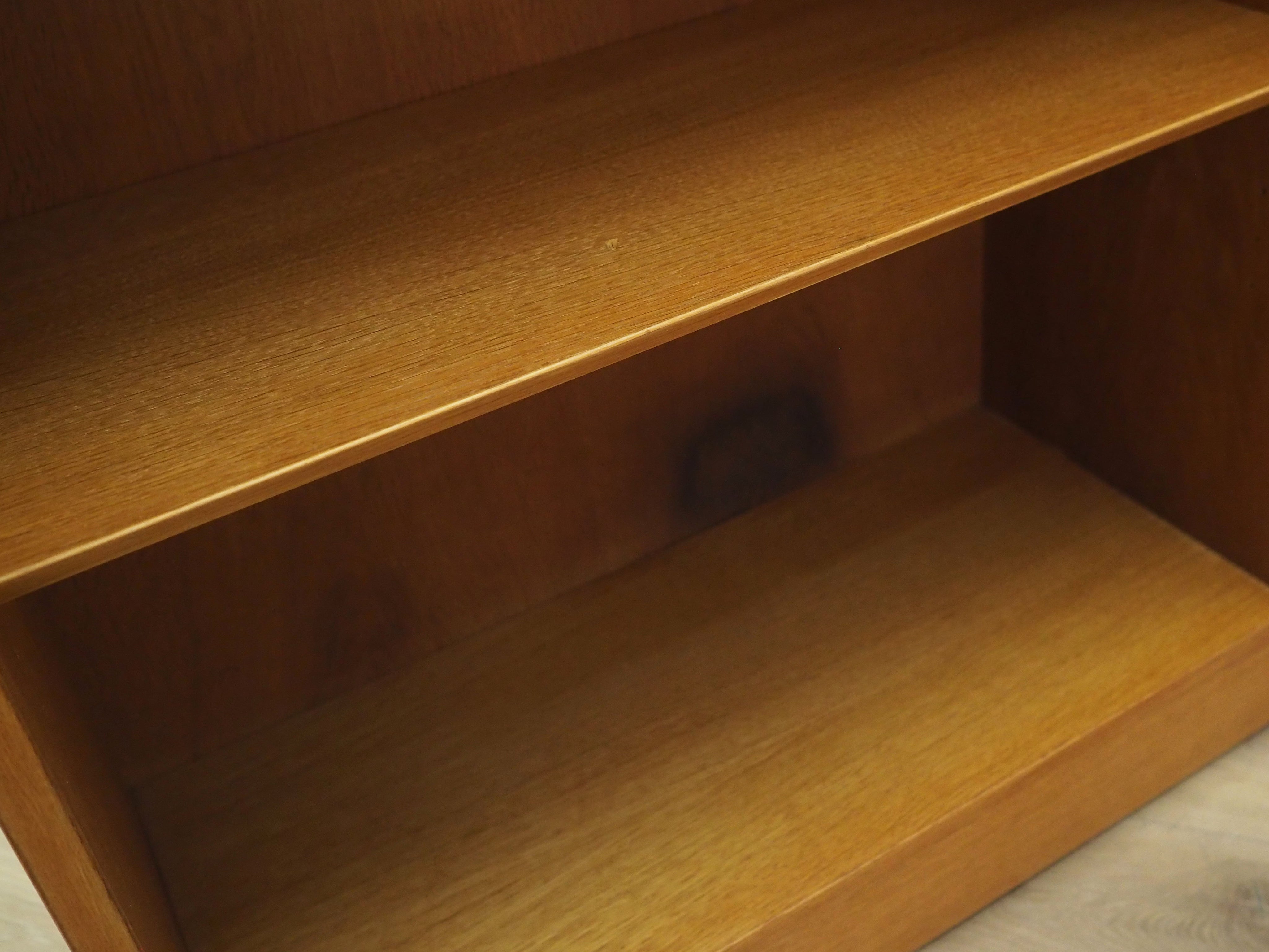 Ash_bookcase_Danish_design_1970s_production_Hundevad