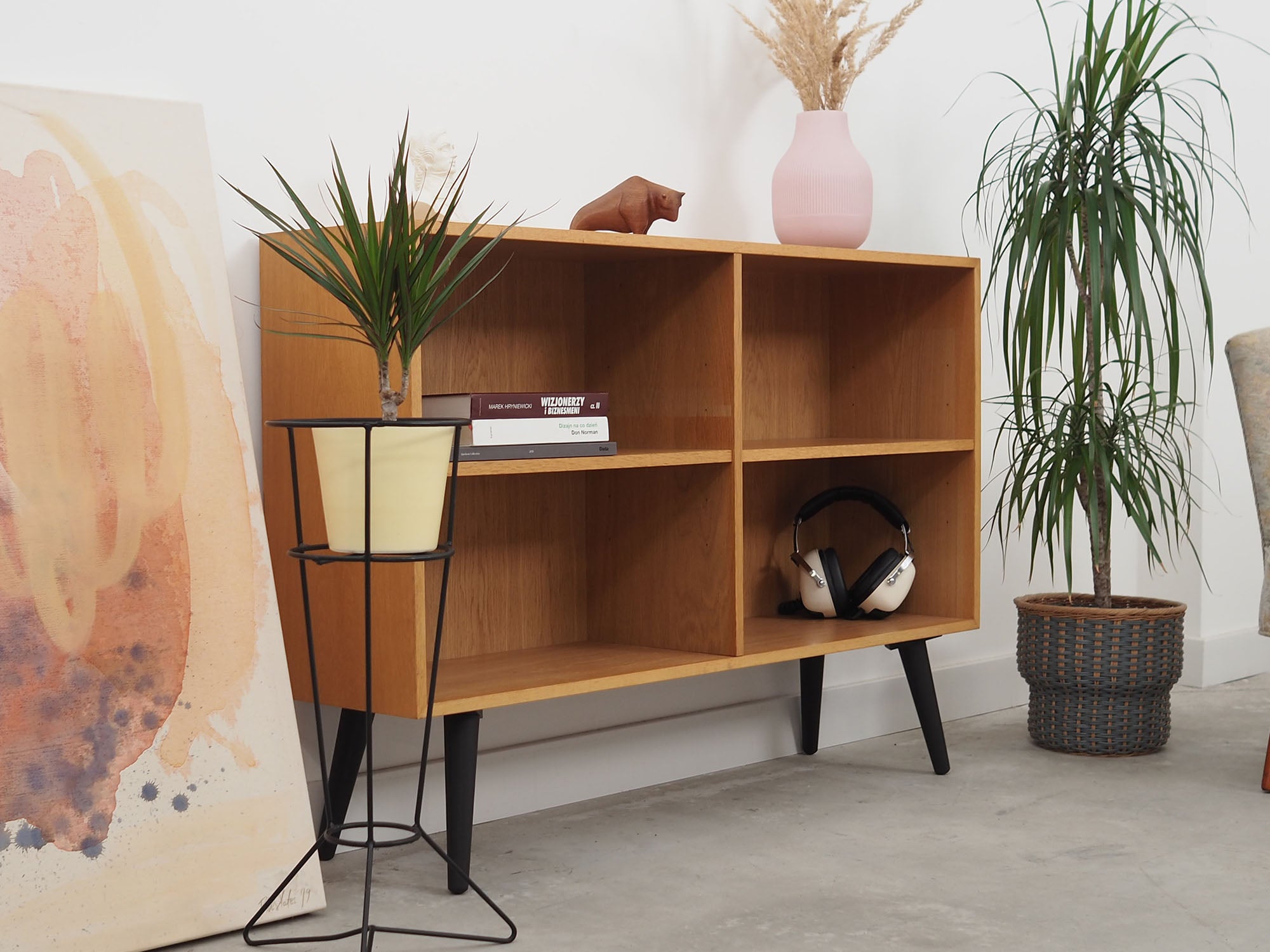 Ash_bookcase_in_Danish_design_from_1970s
