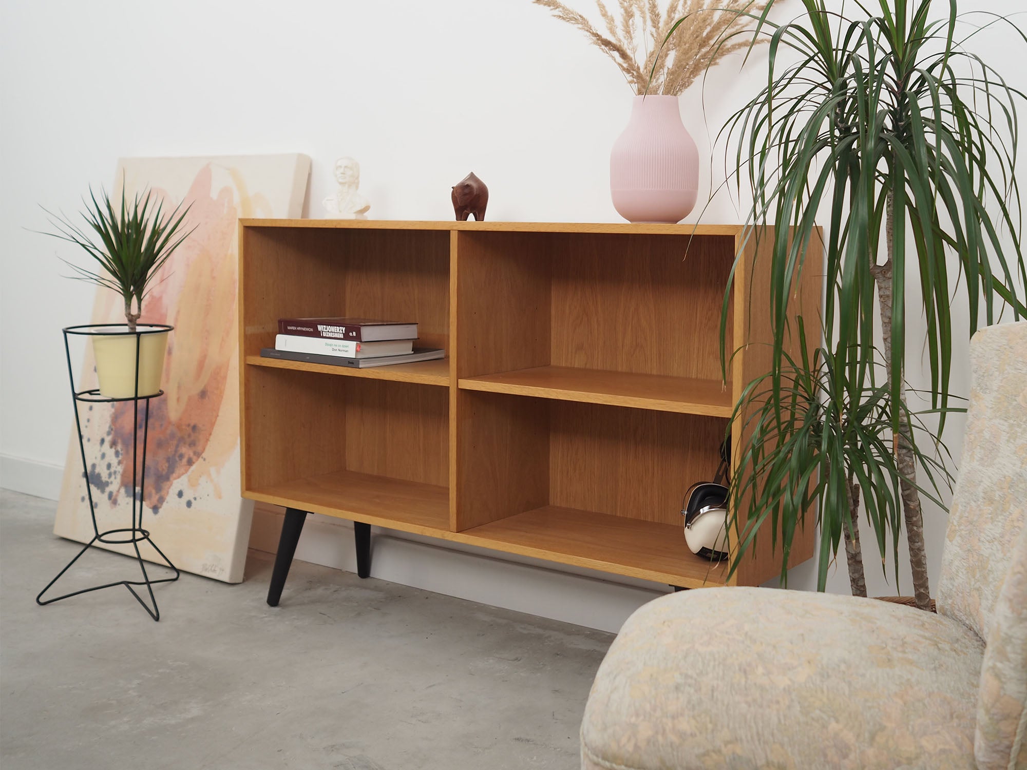 Ash_bookcase_in_Danish_design_from_1970s