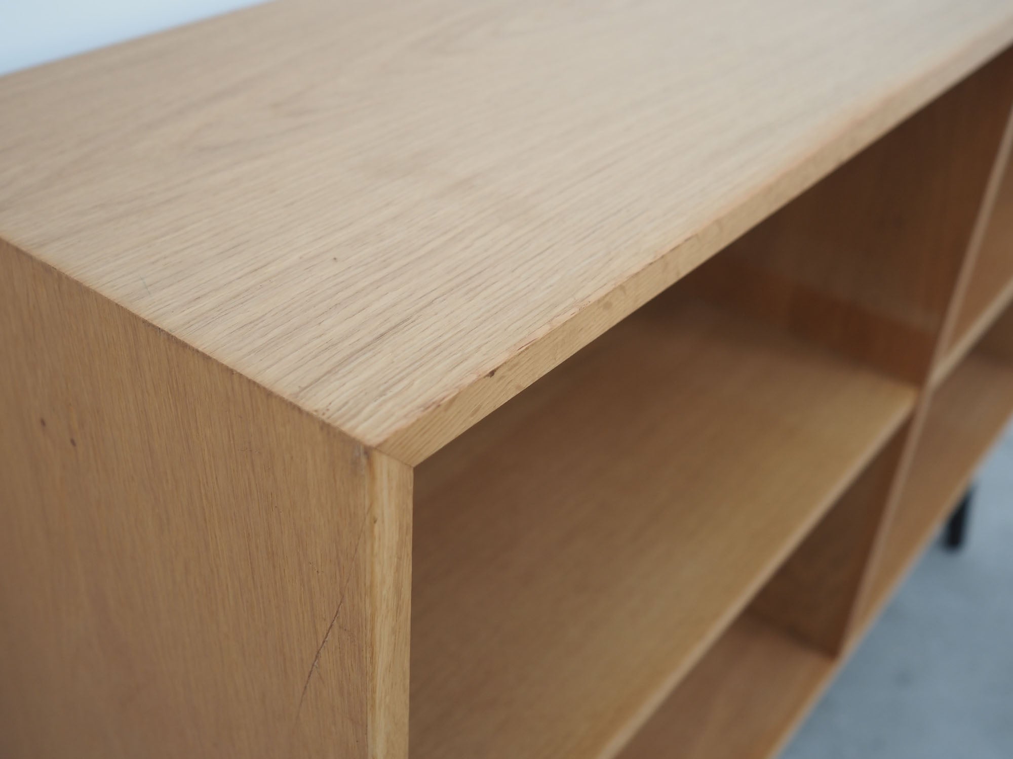 Ash_bookcase_in_Danish_design_from_1970s