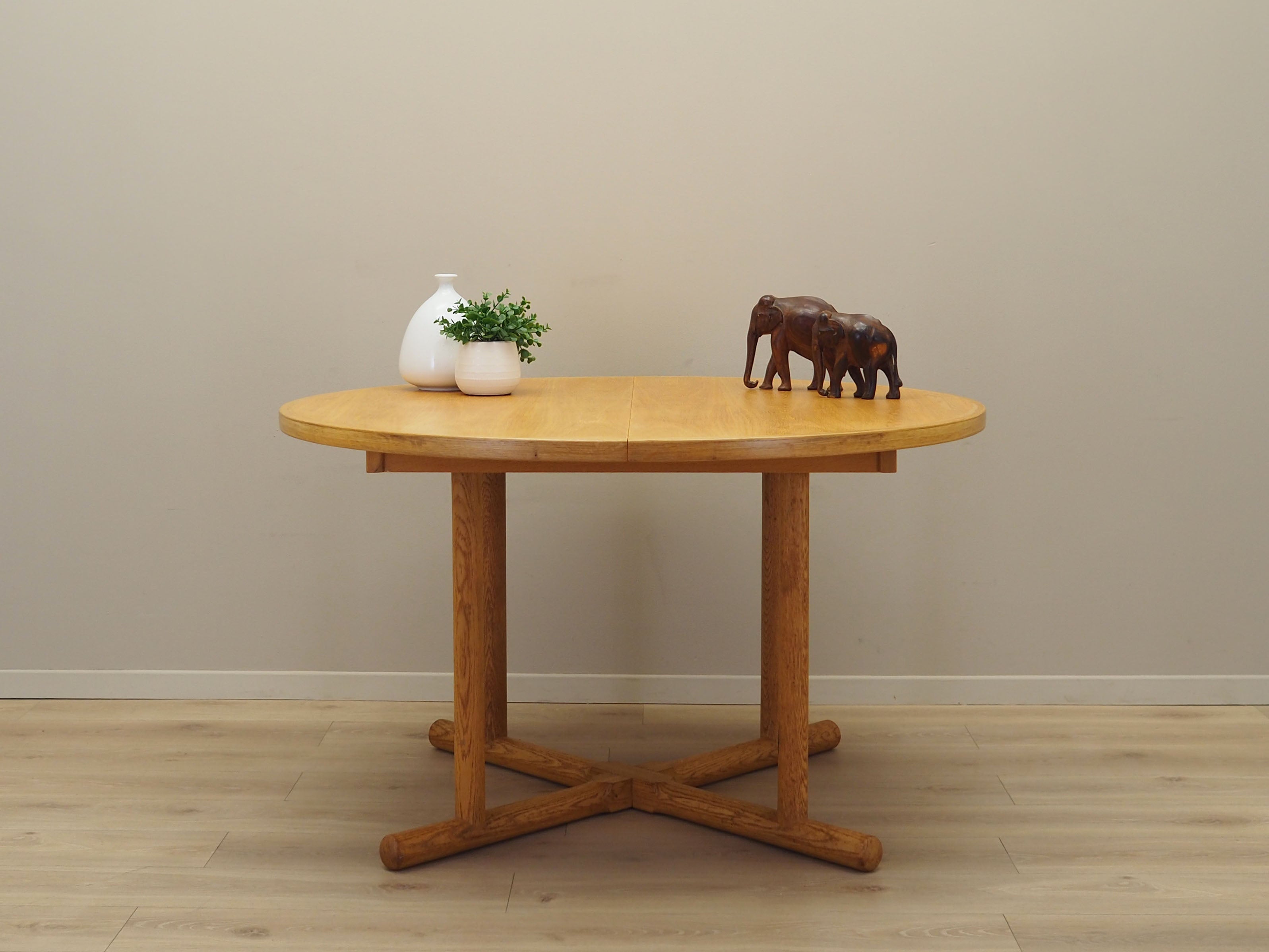Ash_round_table_Danish_design_1960s_production_Denmark