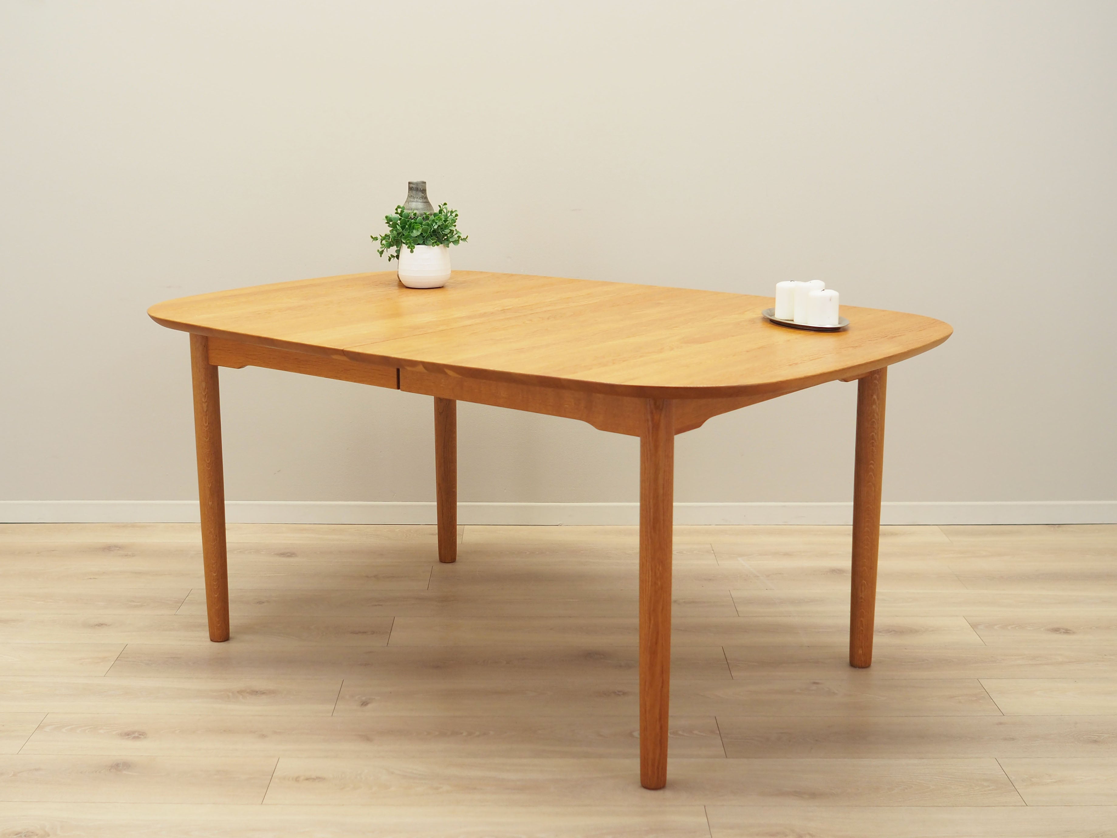 Ash_table_Danish_design_1960s_designer_Gunnar_Falsig_manufacturer_Holstebro_M_belfabrik