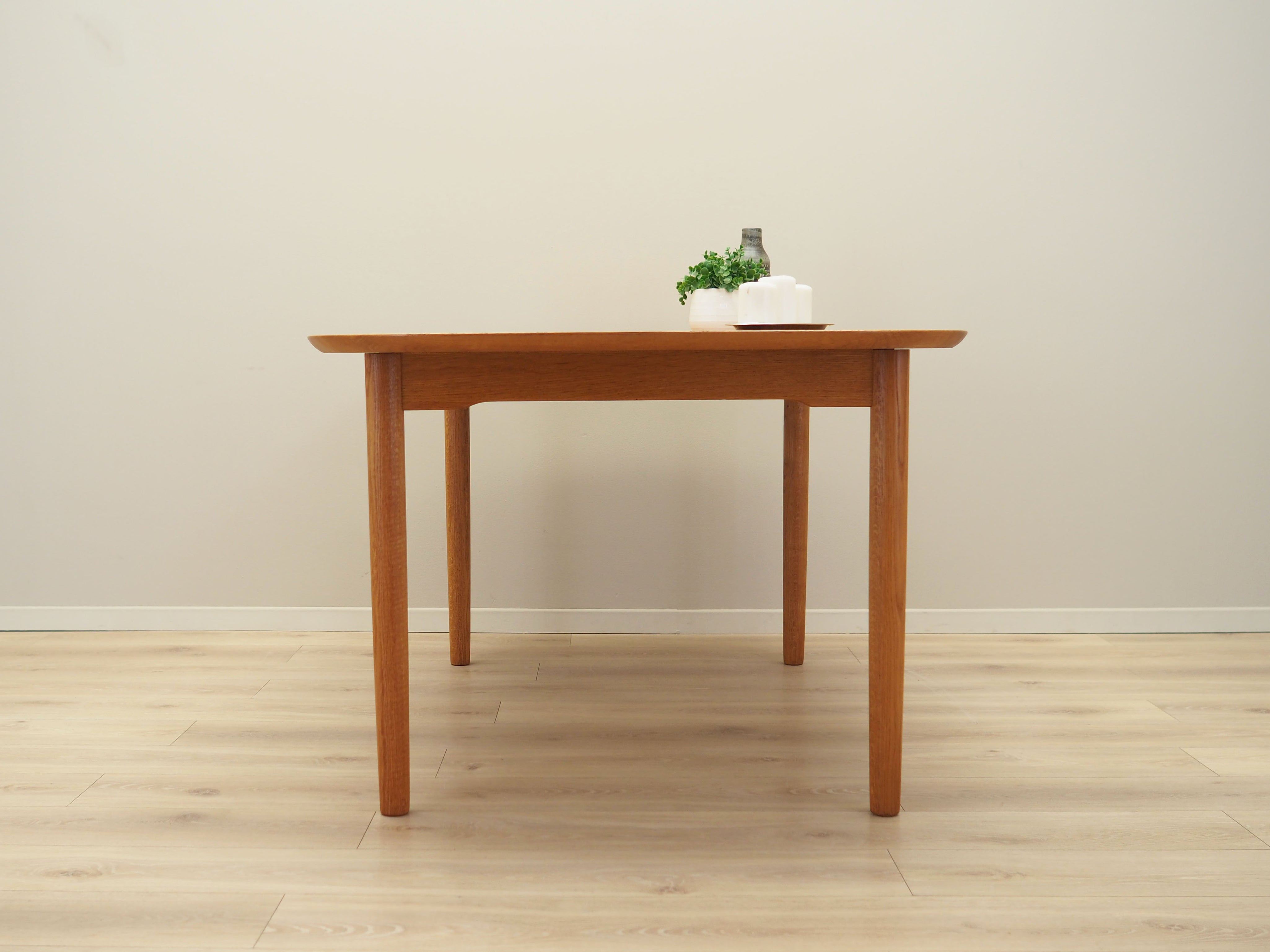 Ash_table_Danish_design_1960s_designer_Gunnar_Falsig_manufacturer_Holstebro_M_belfabrik