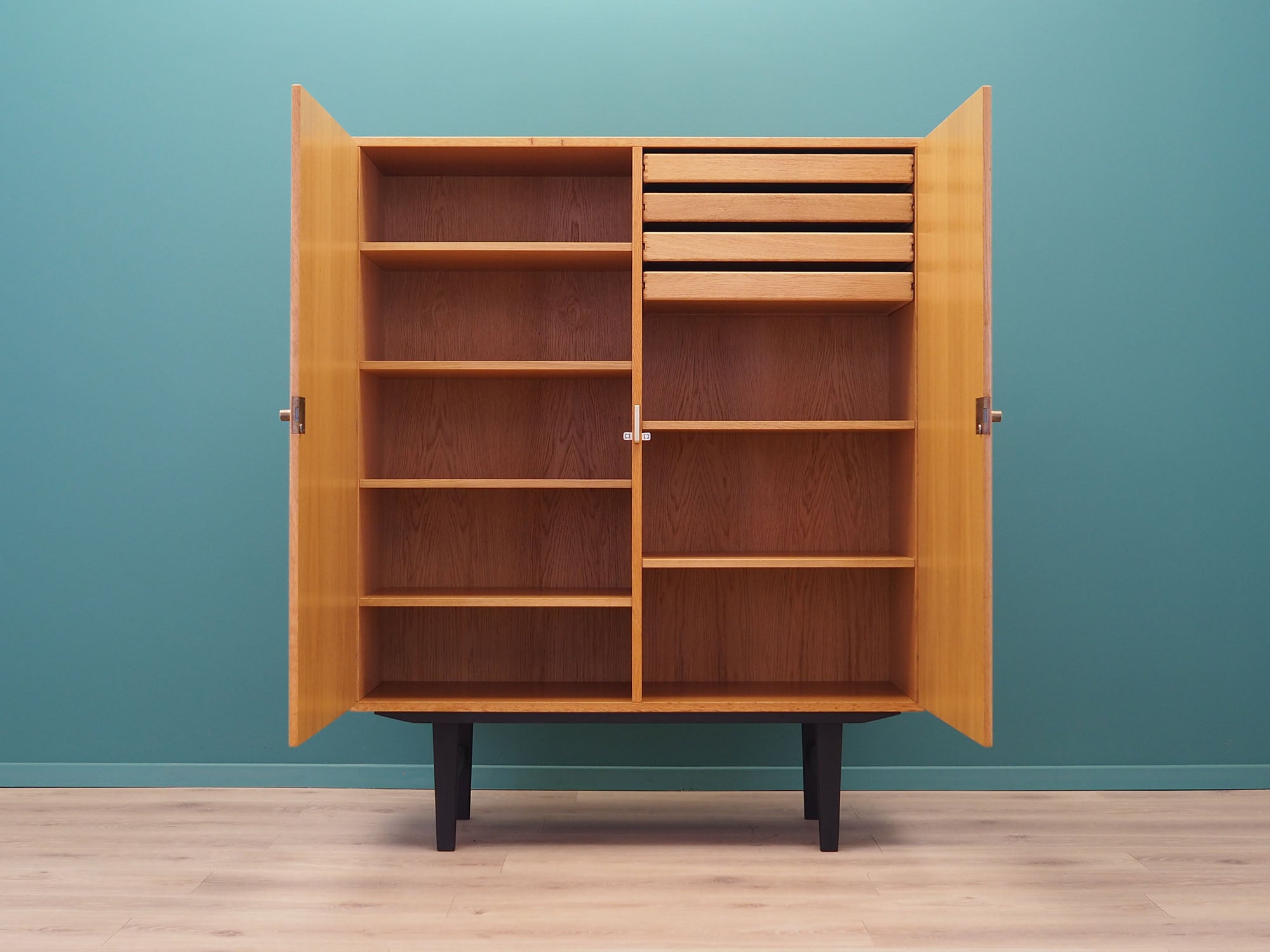 Ash_wardrobe_Danish_design_1970s_production_Denmark