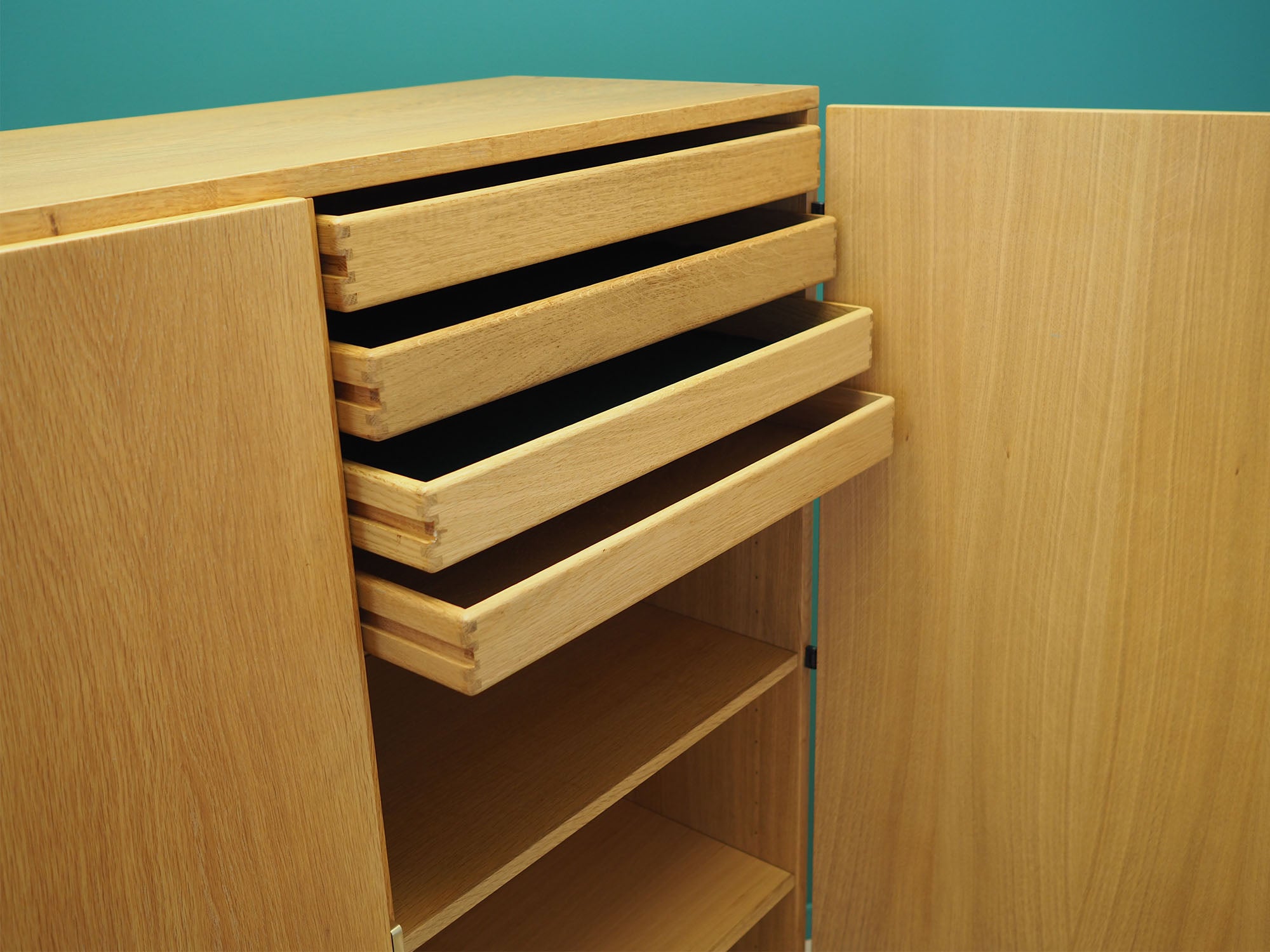 Ash_wardrobe_Danish_design_1970s_production_Denmark