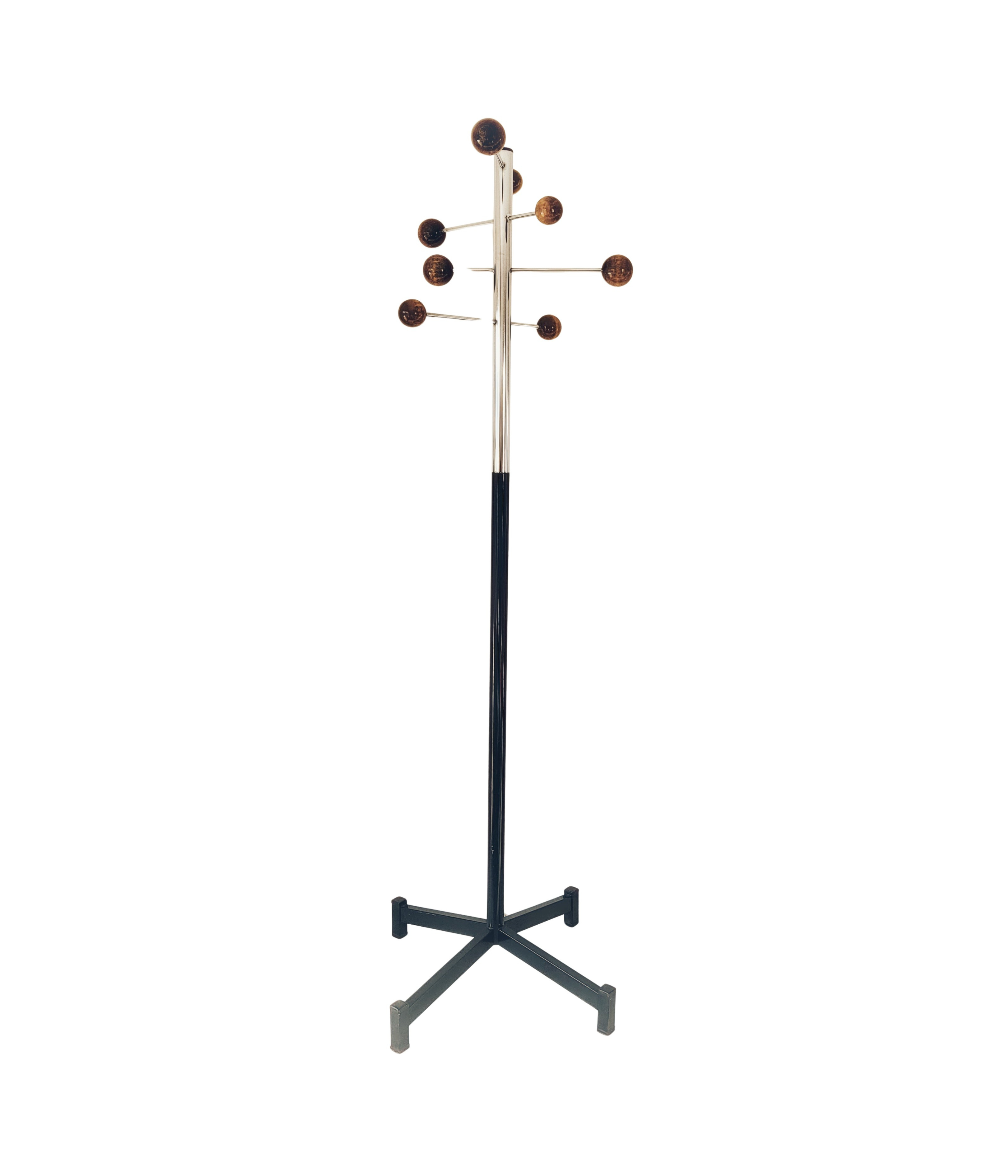 Atomic_coat_and_hat_stand_from_1960