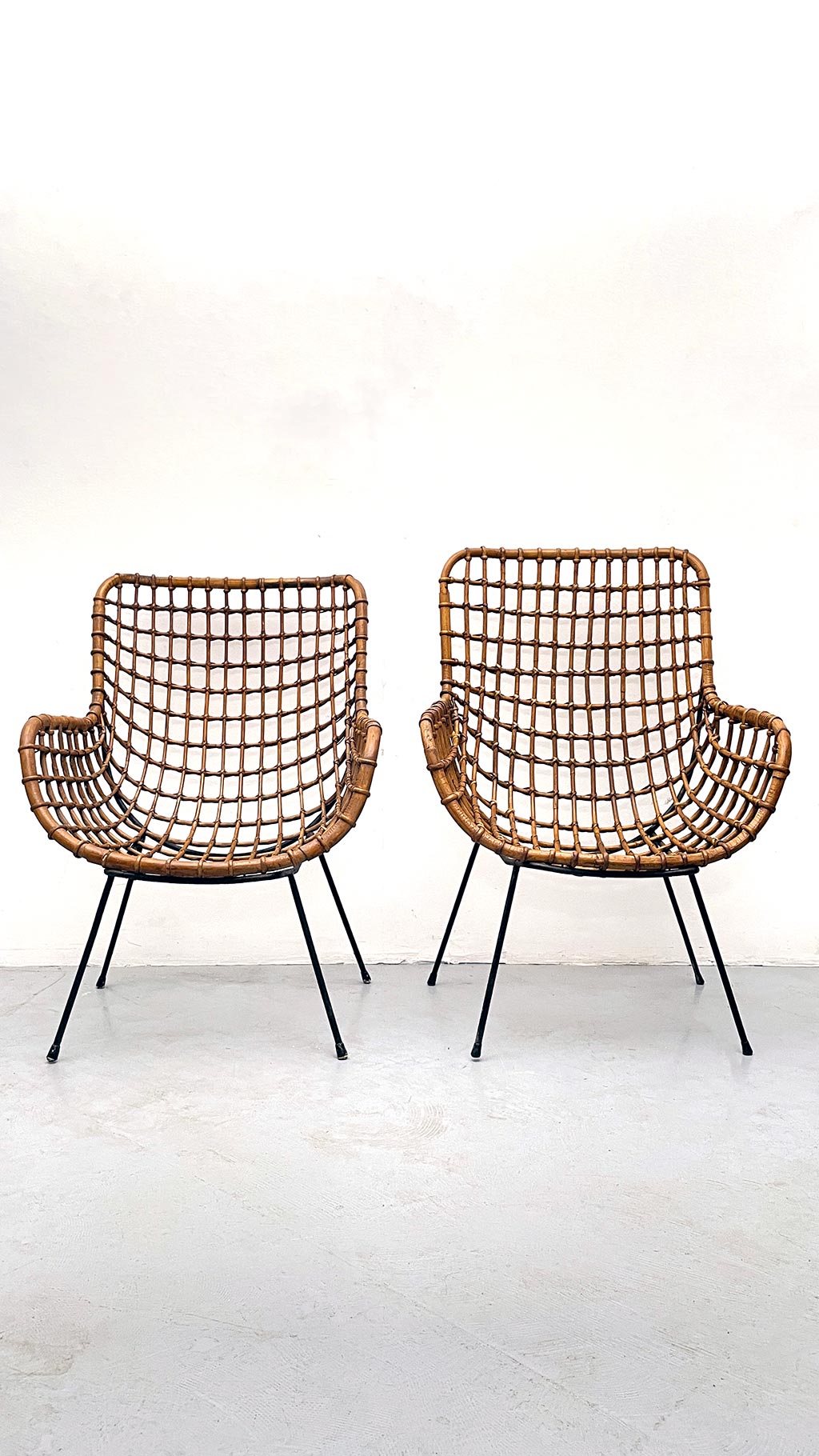 “BS_1N”_Armchairs_by_Tito_Agnoli 