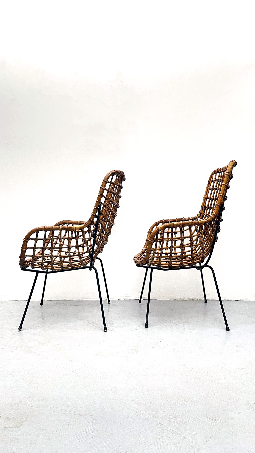 “BS_1N”_Armchairs_by_Tito_Agnoli 